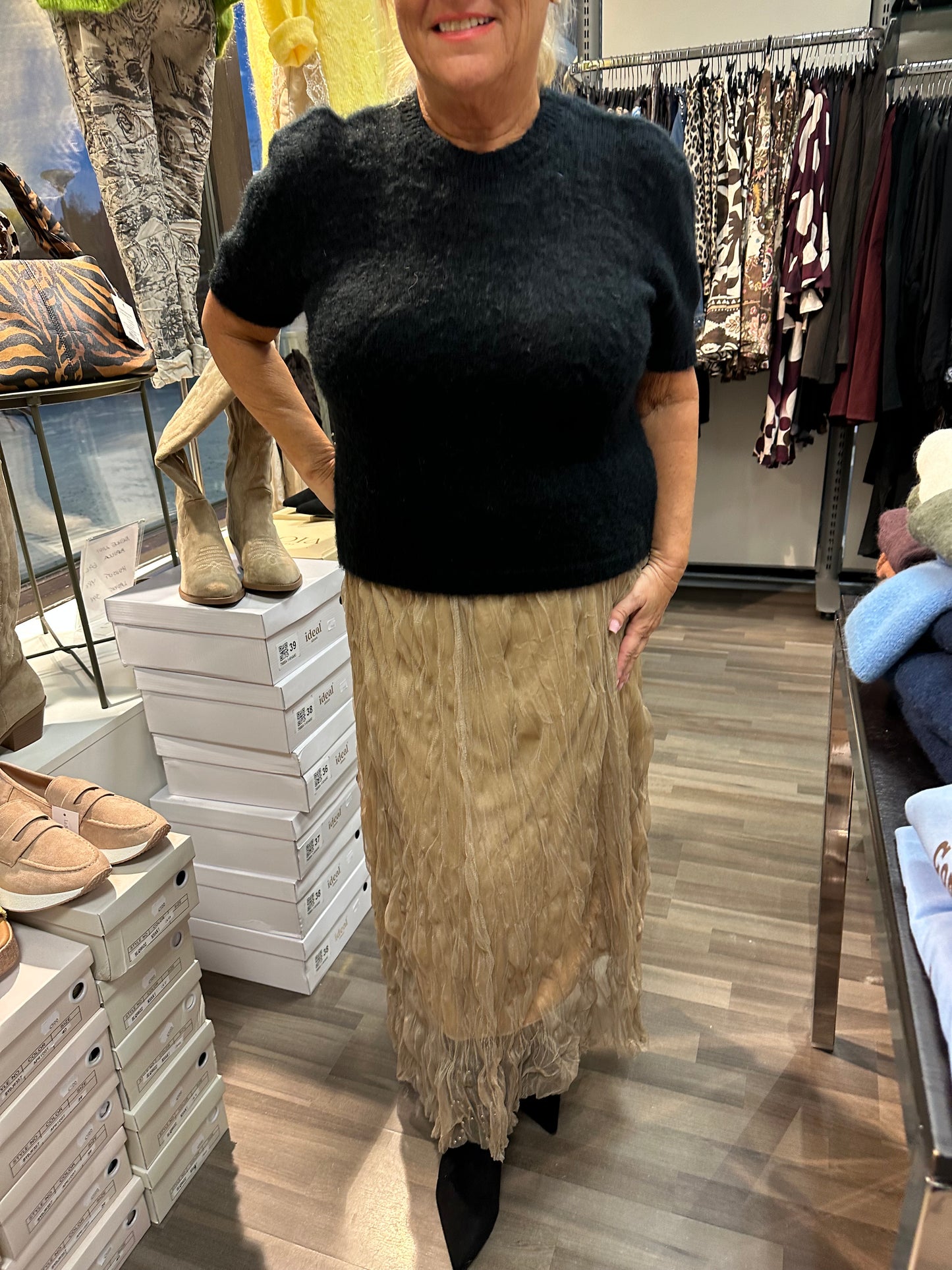 Kid mohair neule lyhyillä hihoilla musta