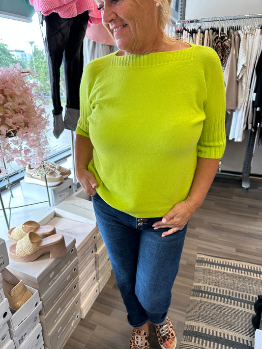 Lyhythihainen neule venepääntiellä kirkas vihreä