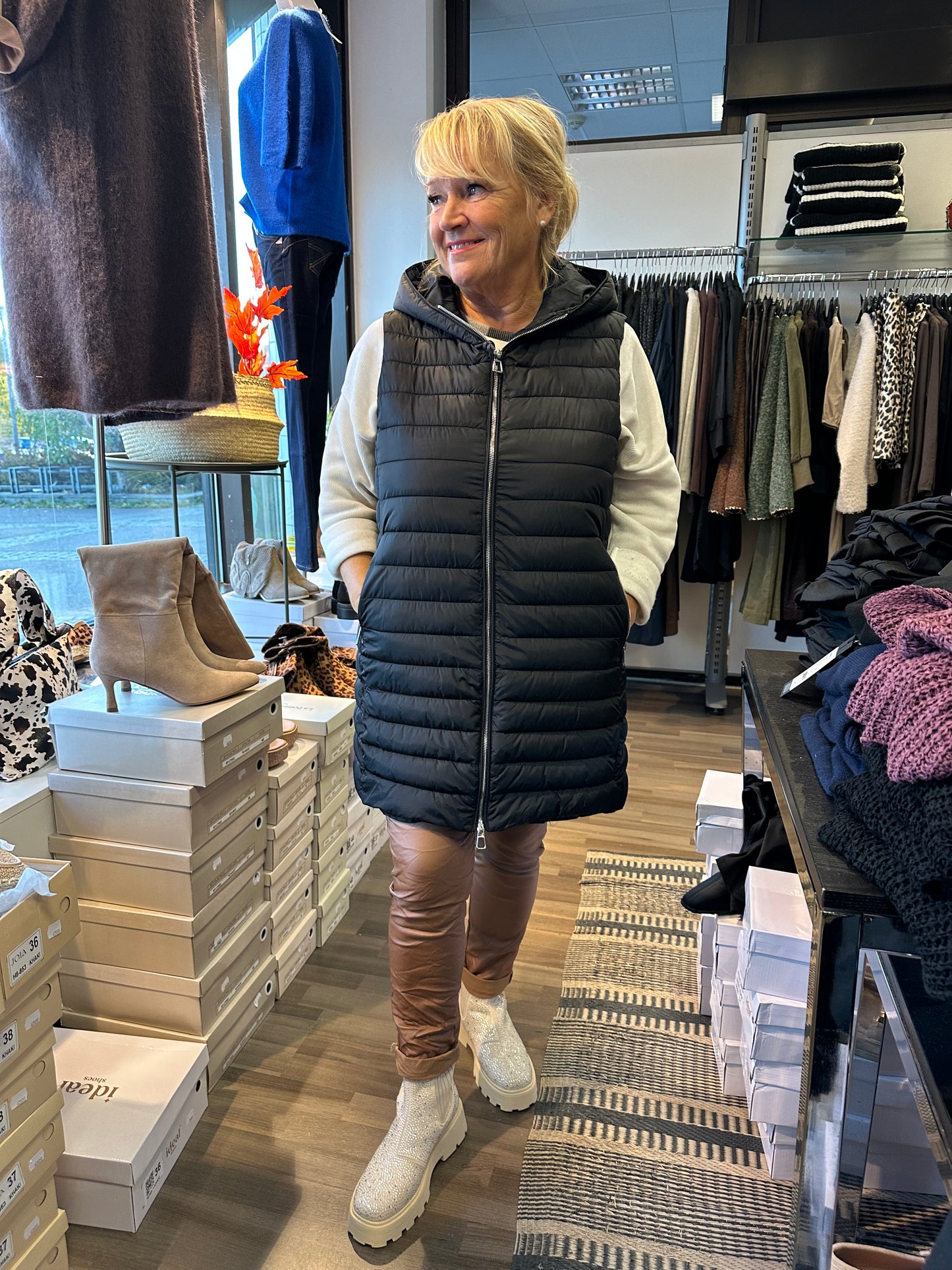 Villakangastakki irtonaisella liivillä