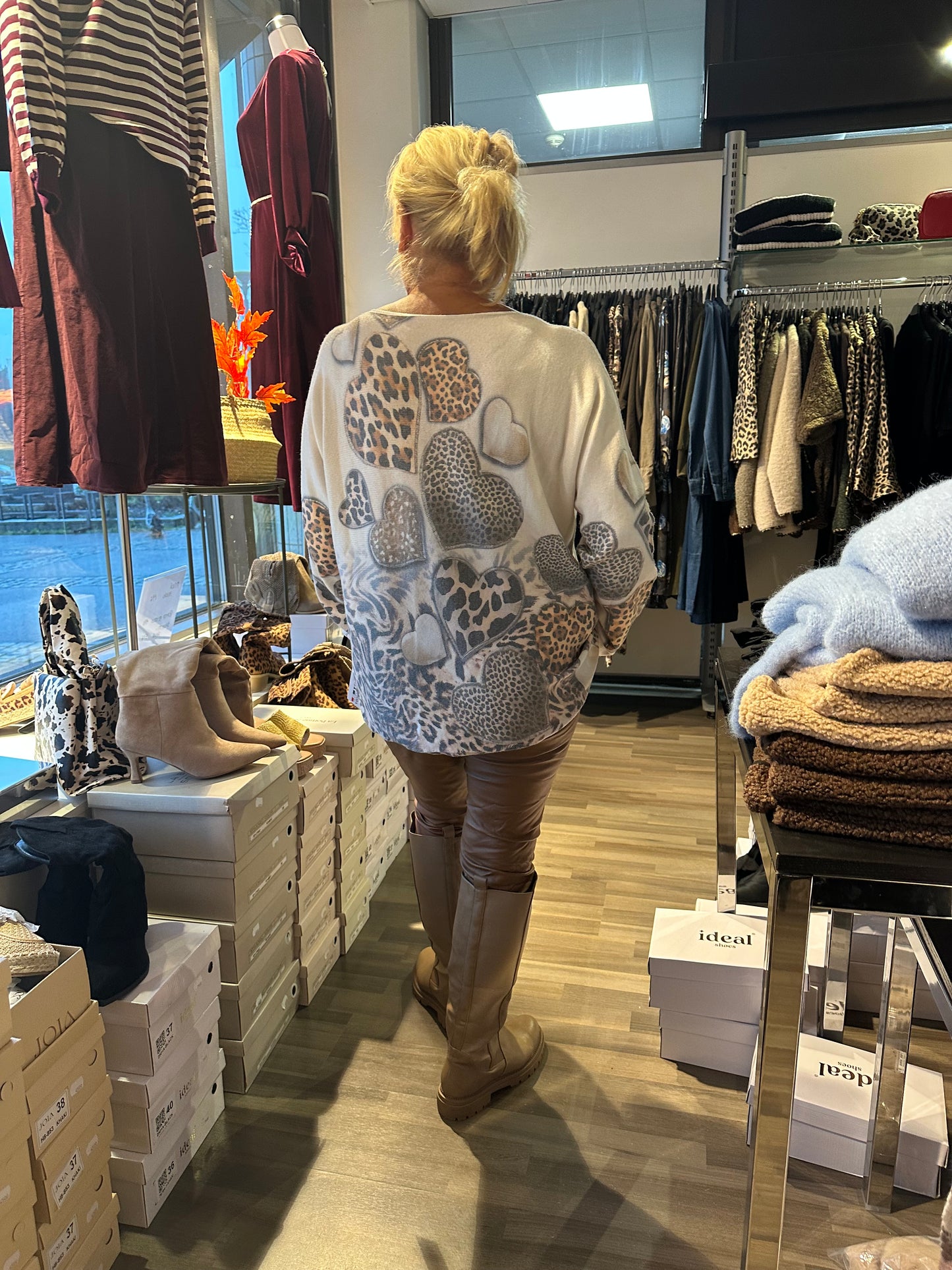 Neulepusero Hearts vaalea