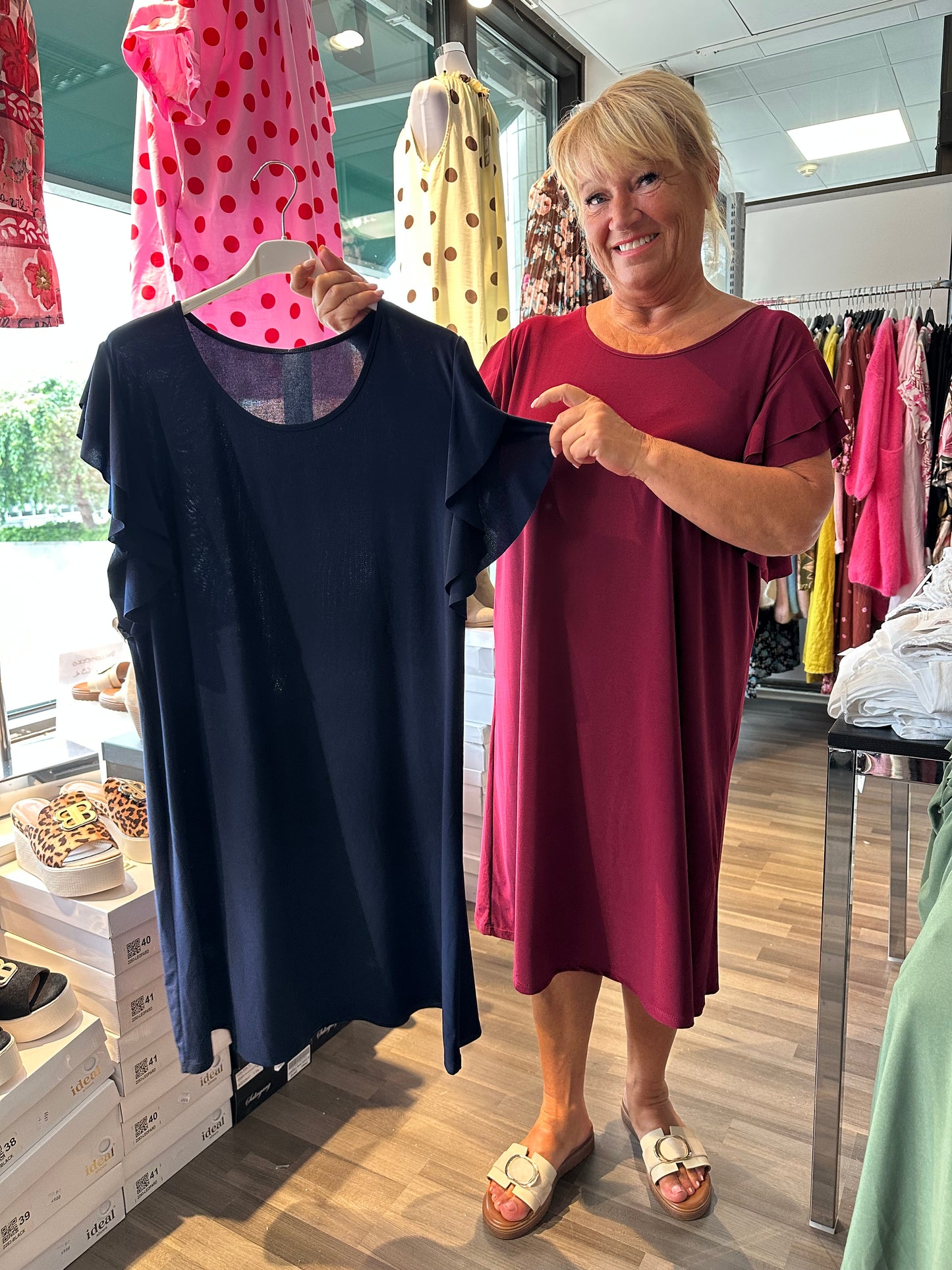 Plussize tunika/mekko röyhelöhihoilla (5 väriä)