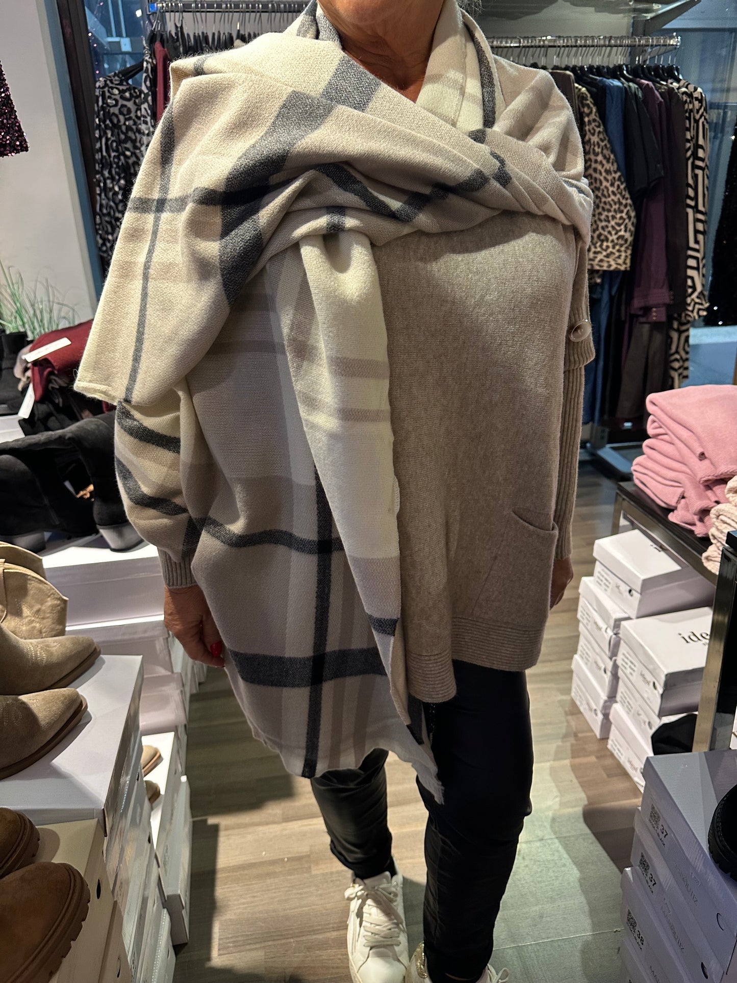 Ruutu kaulahuivi vaalea