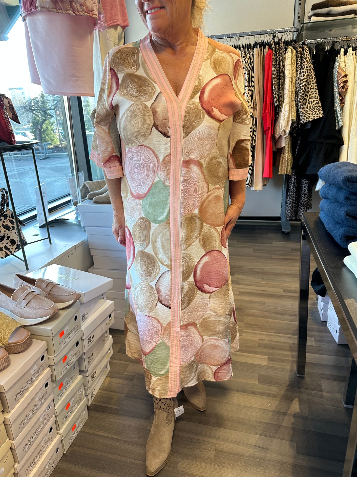 Suoralinjainen pitkä mekko Beige/Rosa