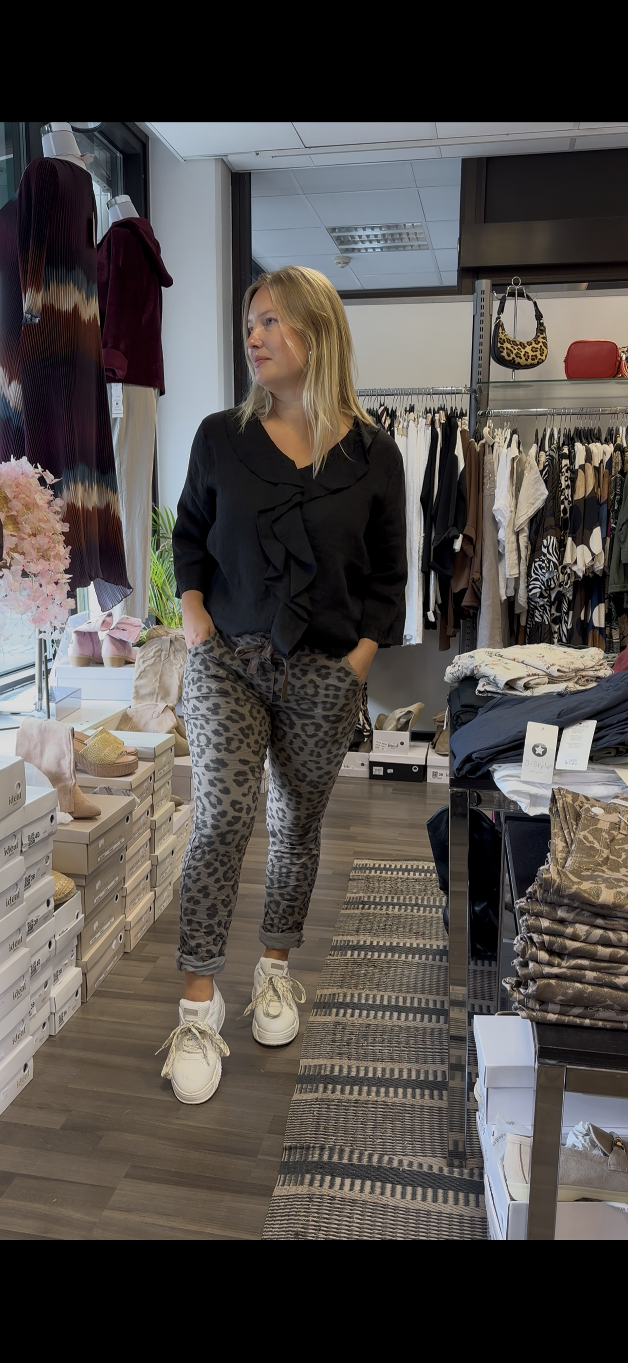 Leo stretch housu tumma ruskea