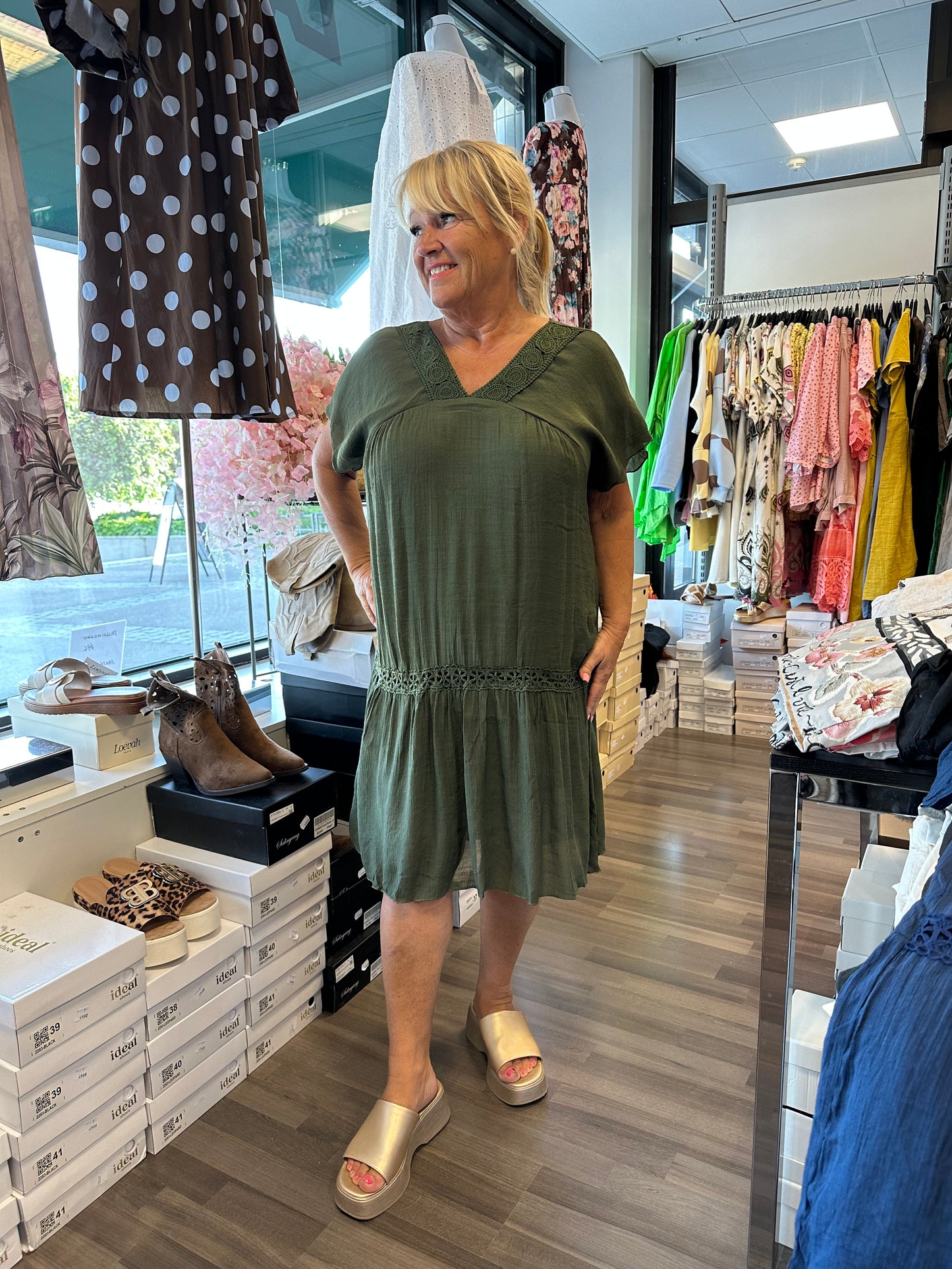 Plussize polvipituinen mekko (7 väriä)