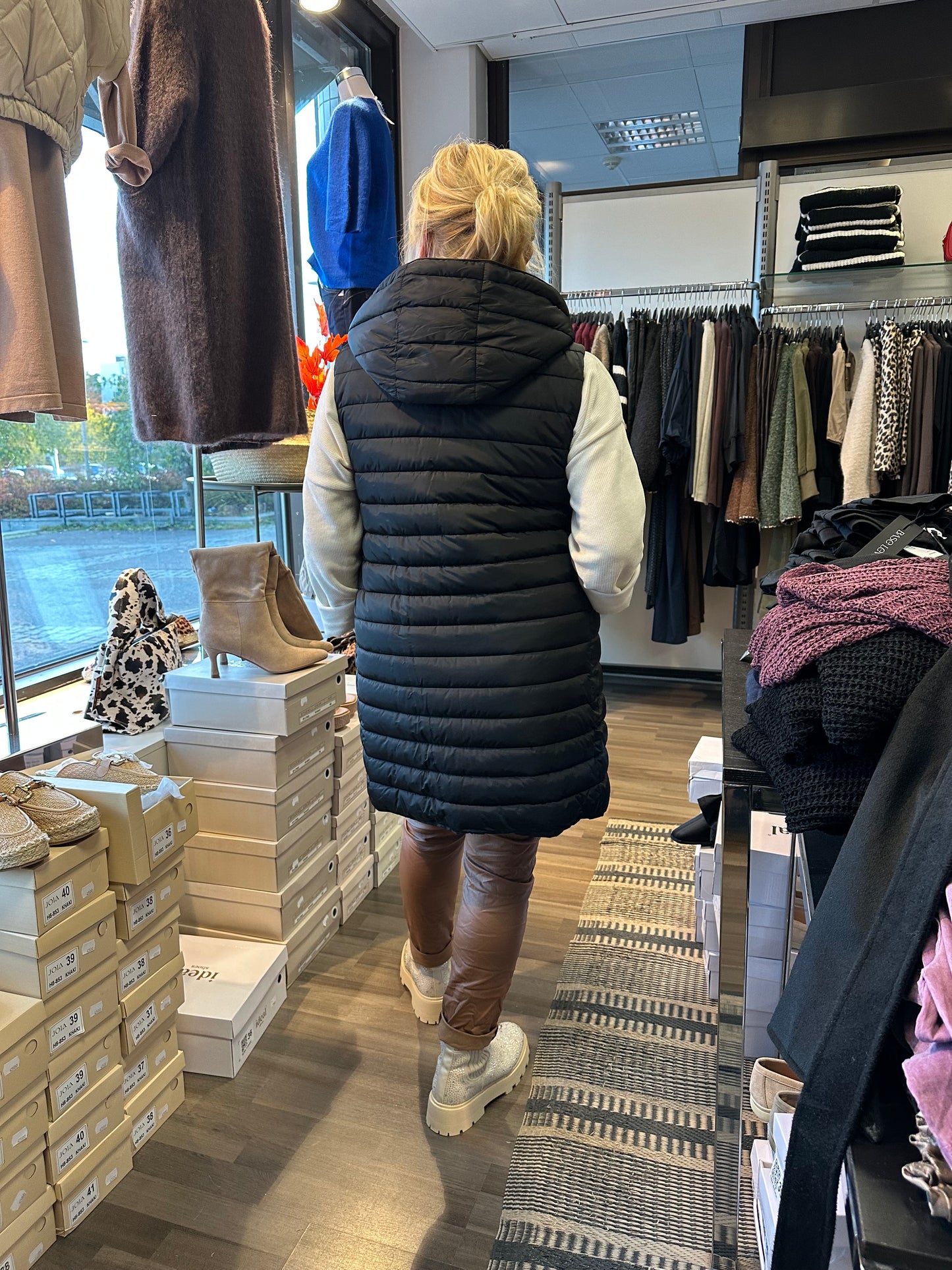 Villakangastakki irtonaisella liivillä