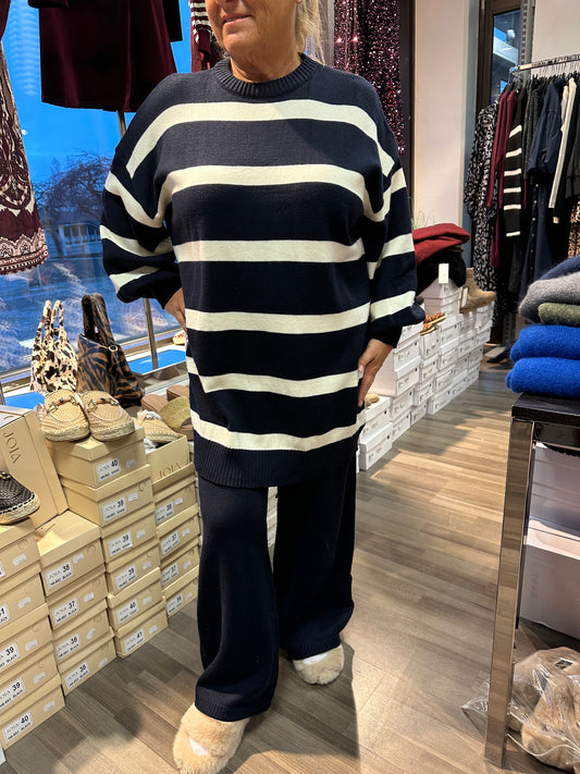 Plussize neuleasu navy