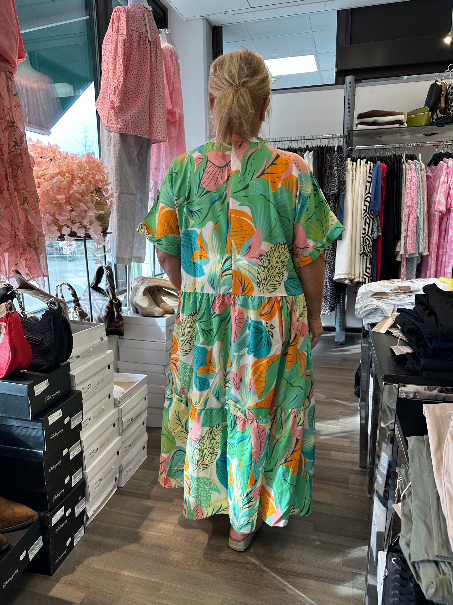 Plussize värikäs mekko vihreä