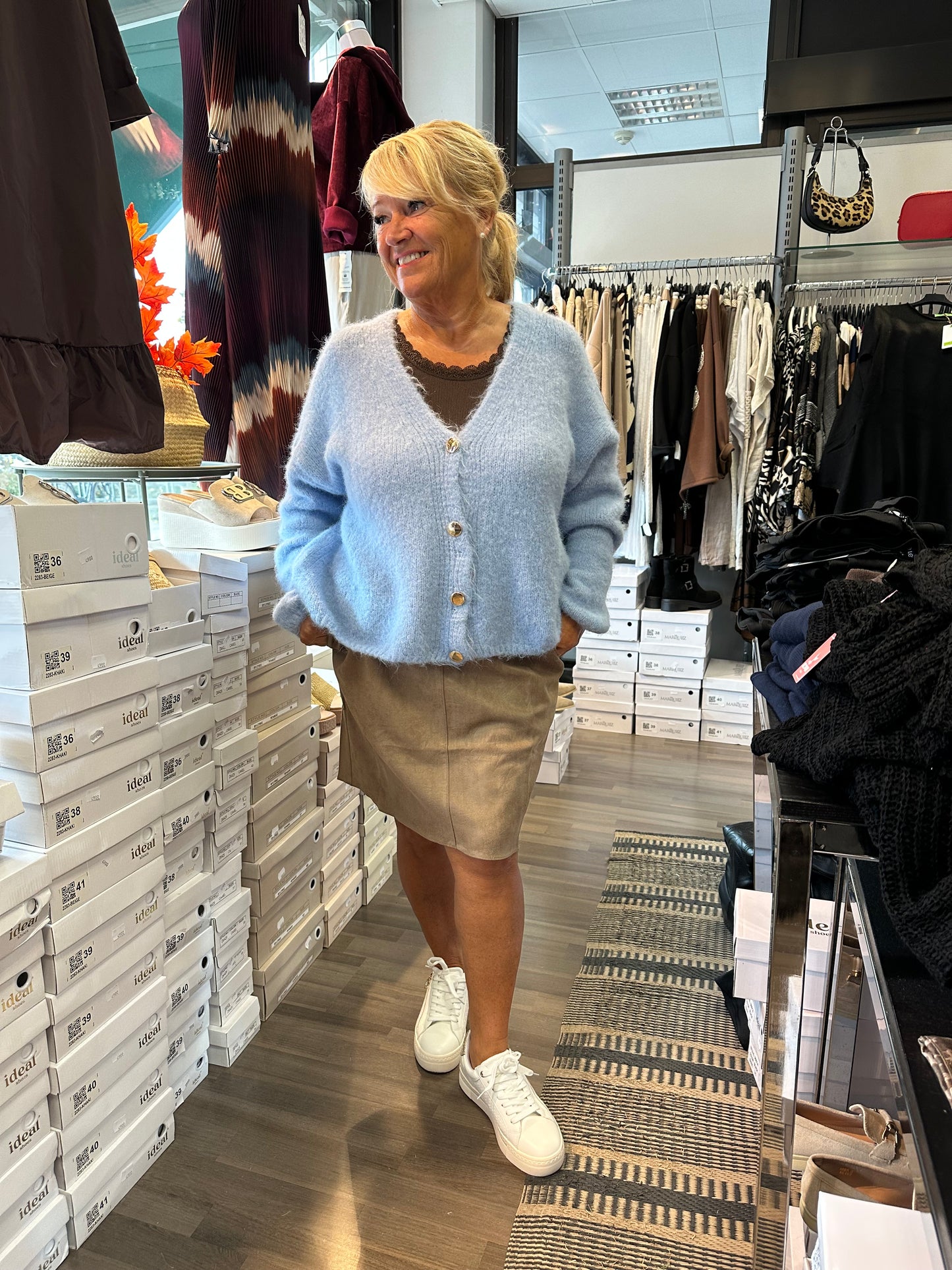 Oversize neuletakki napeilla sininen