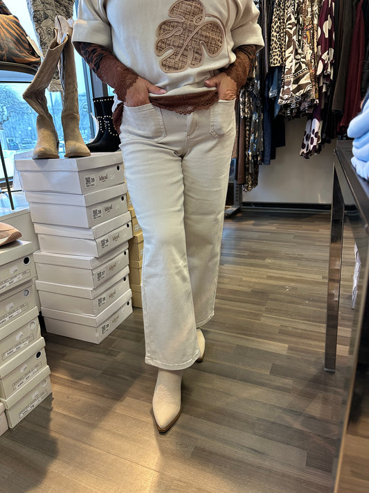 Nilkkapituiset leveälahkeiset farkut beessi