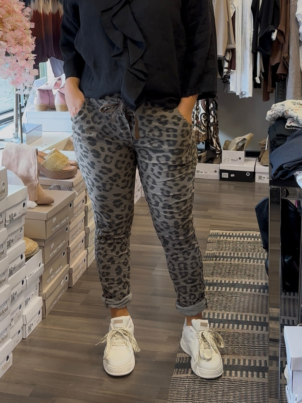 Leo stretch housu tumma ruskea