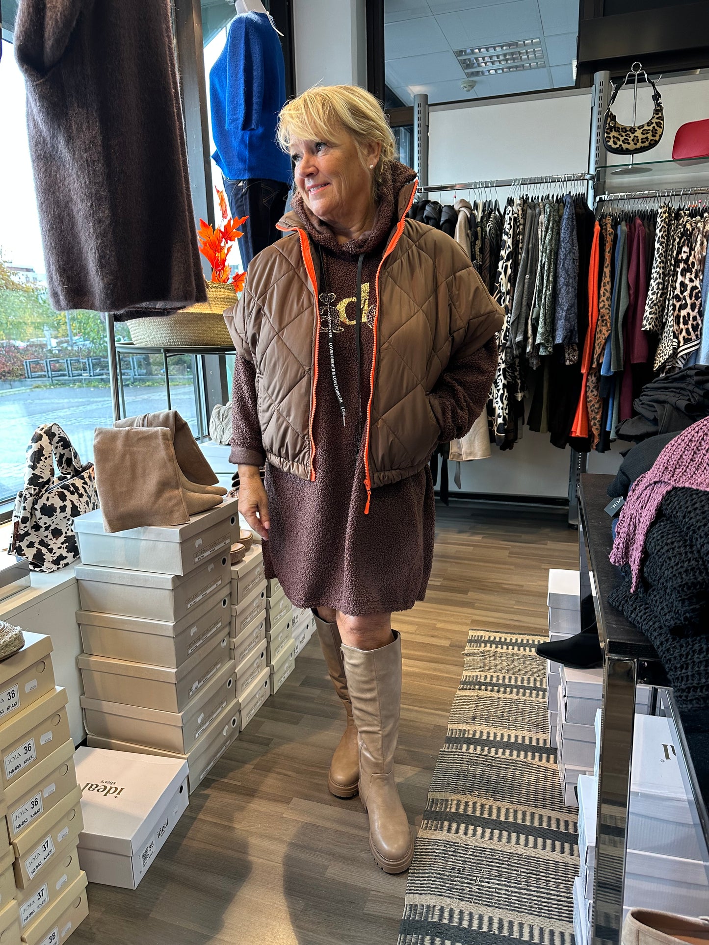 Kevyt toppaliivi ruskea