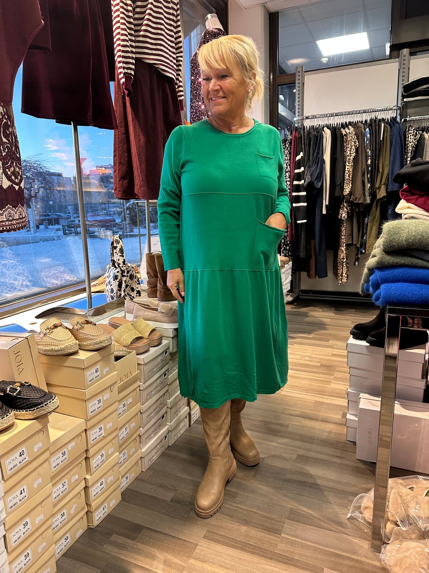 Midimittainen neulemekko Pocket vihreä