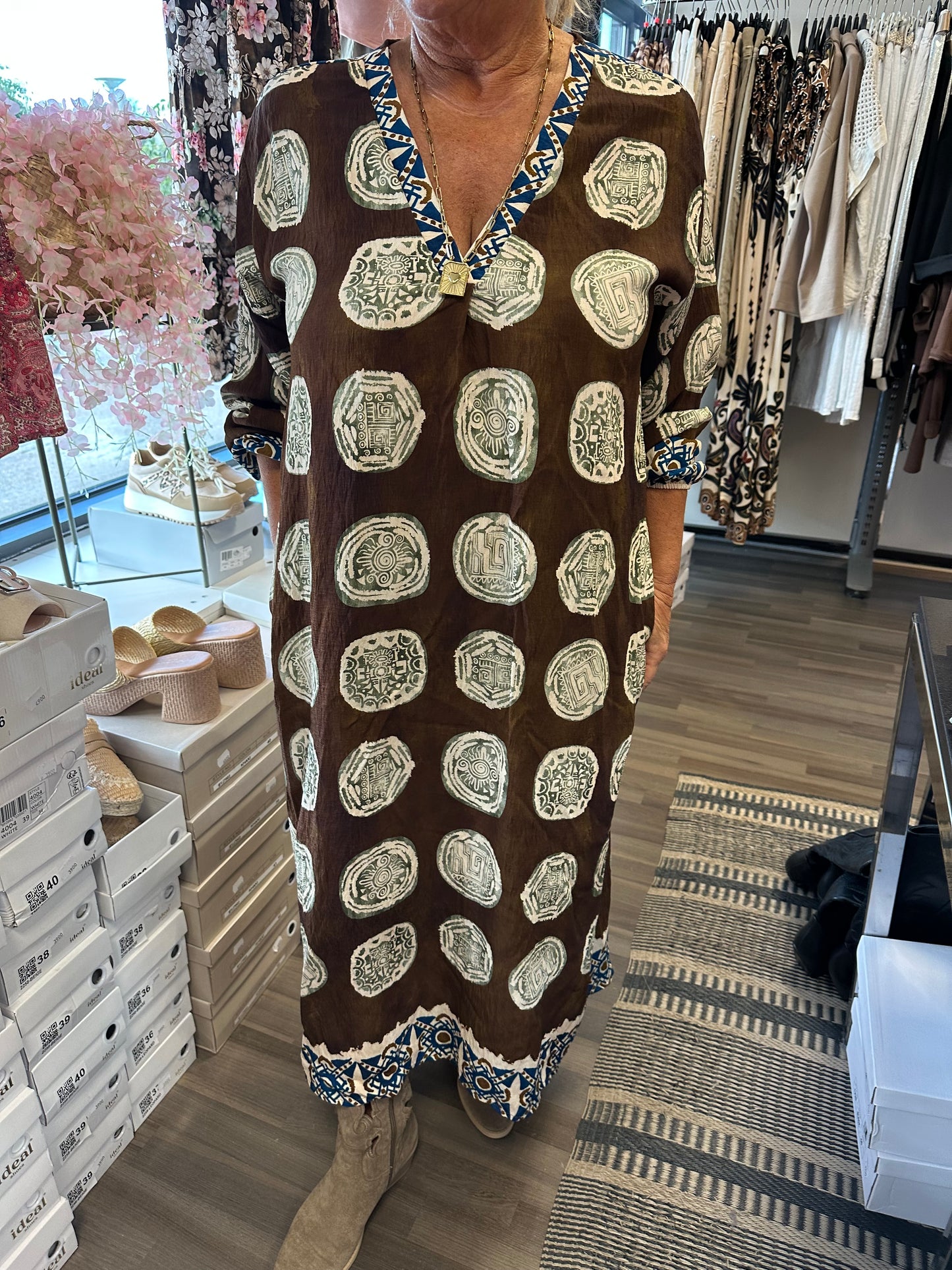 Kuviollinen viskoosimekko ruskea