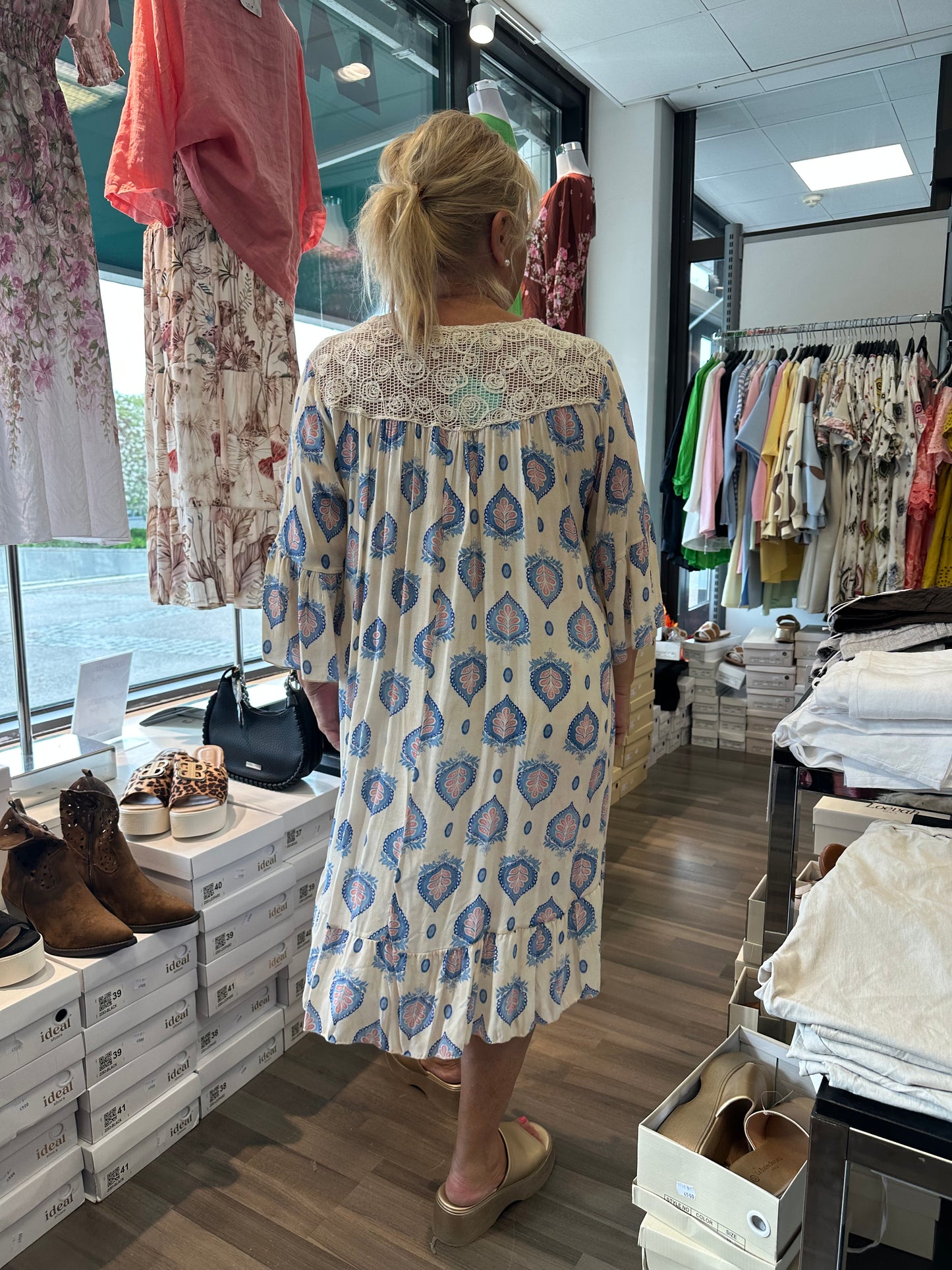 Plussize kuviollinen tunika (3 väriä)