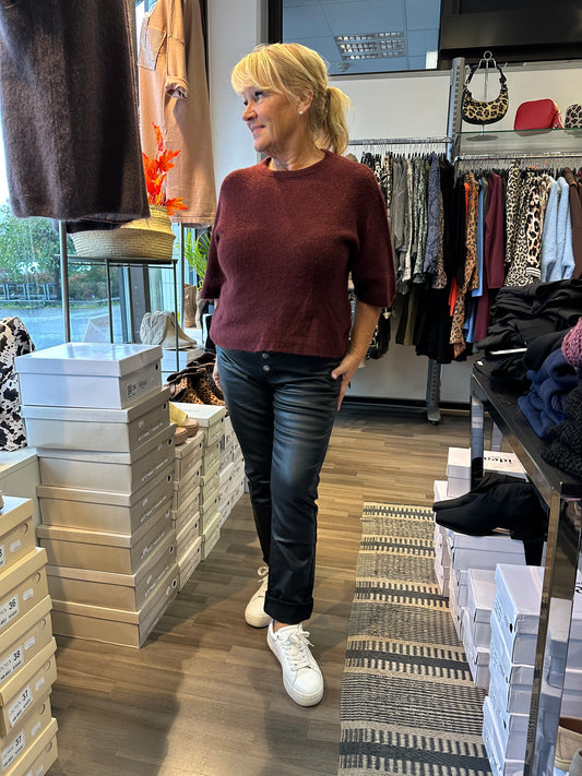 Keinonahkahousut musta