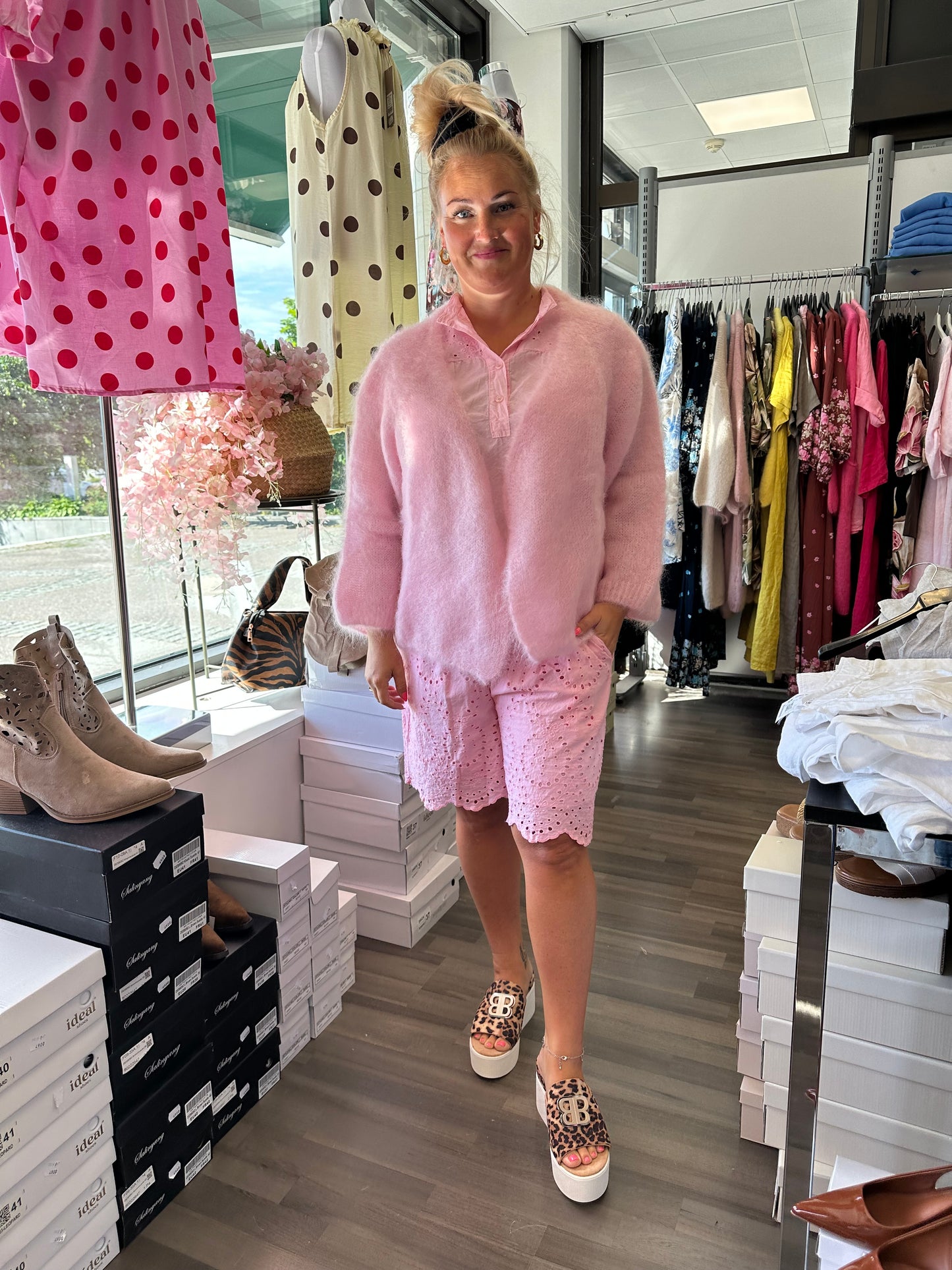 Brodeeratut puuvillashortsit pinkki