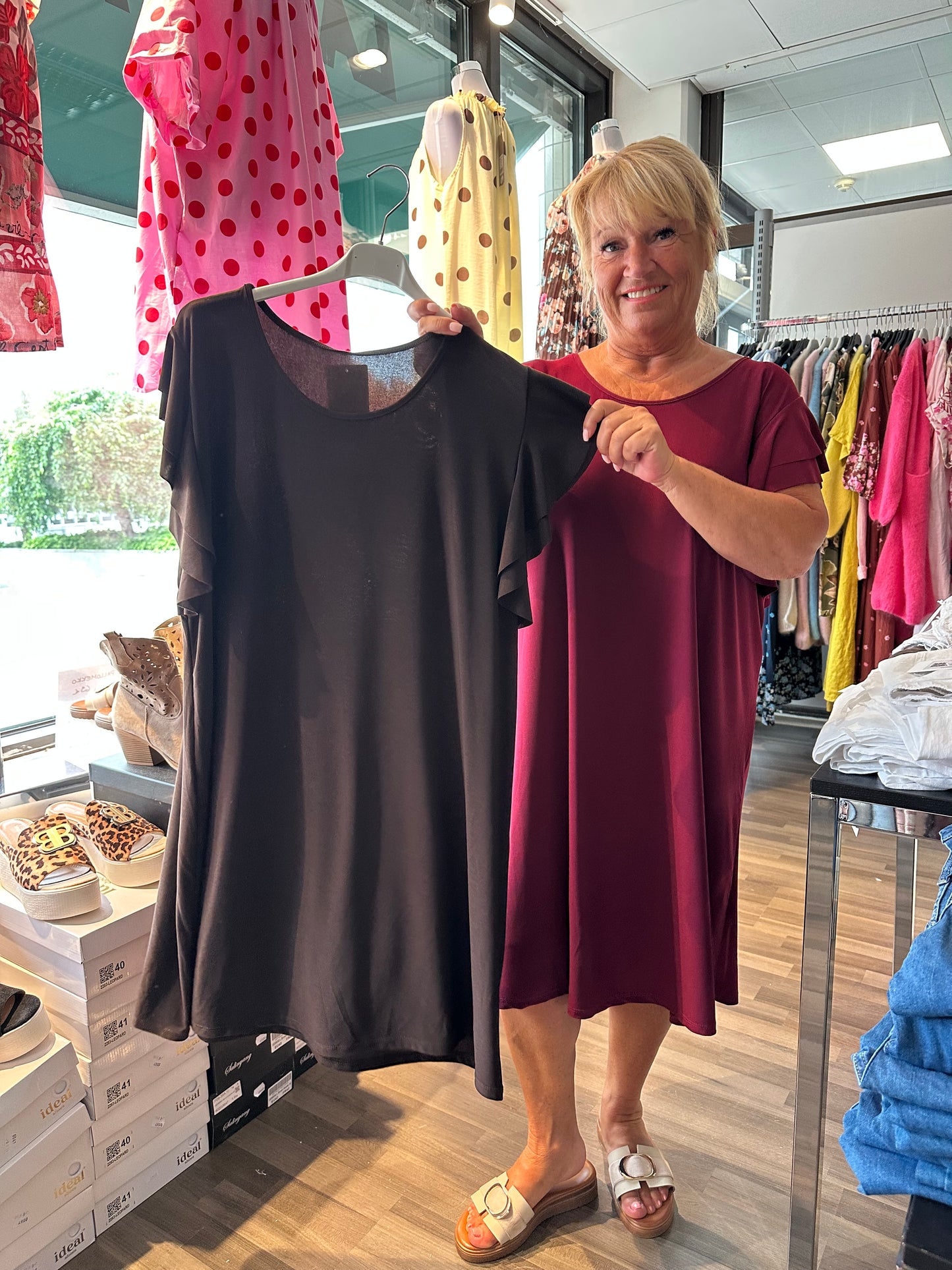 Plussize tunika/mekko röyhelöhihoilla (5 väriä)