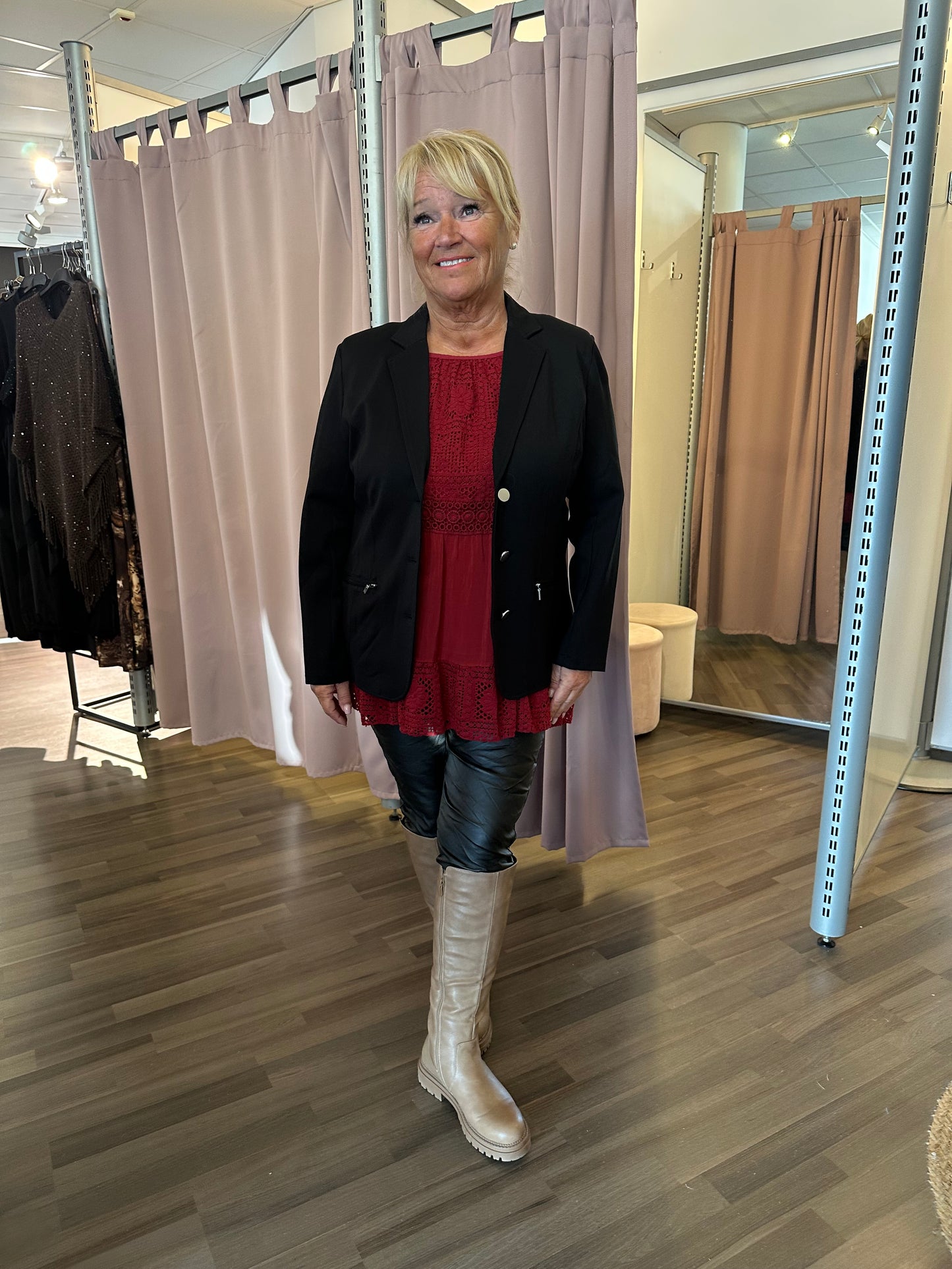 Klassinen jakku musta