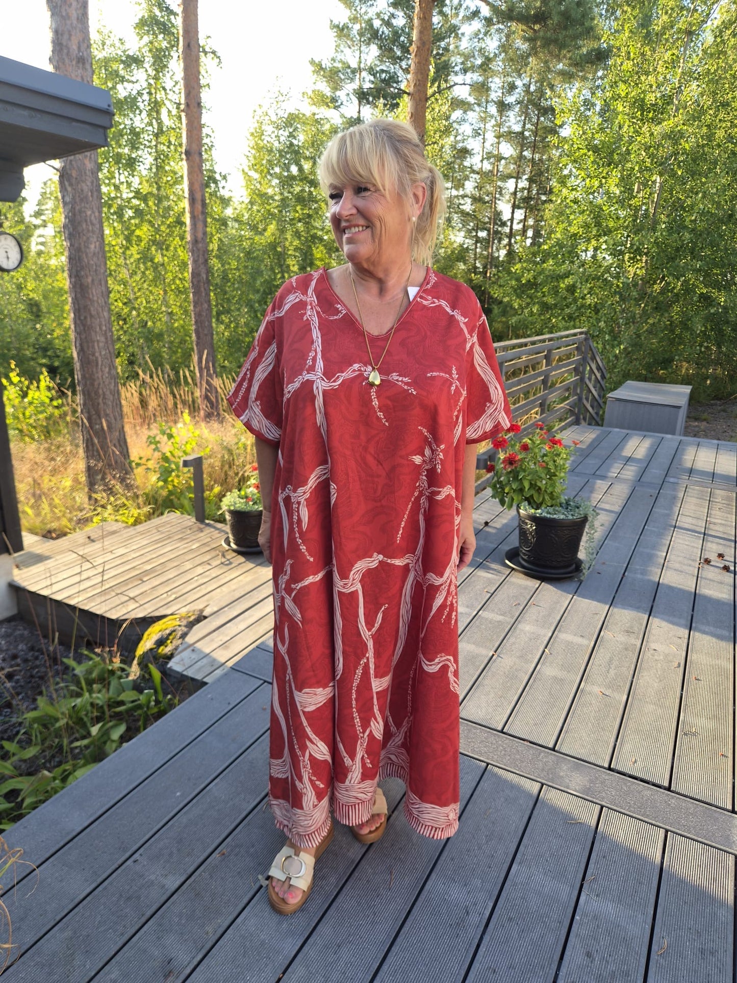 Plussize kuviollinen mekko (4 väriä)