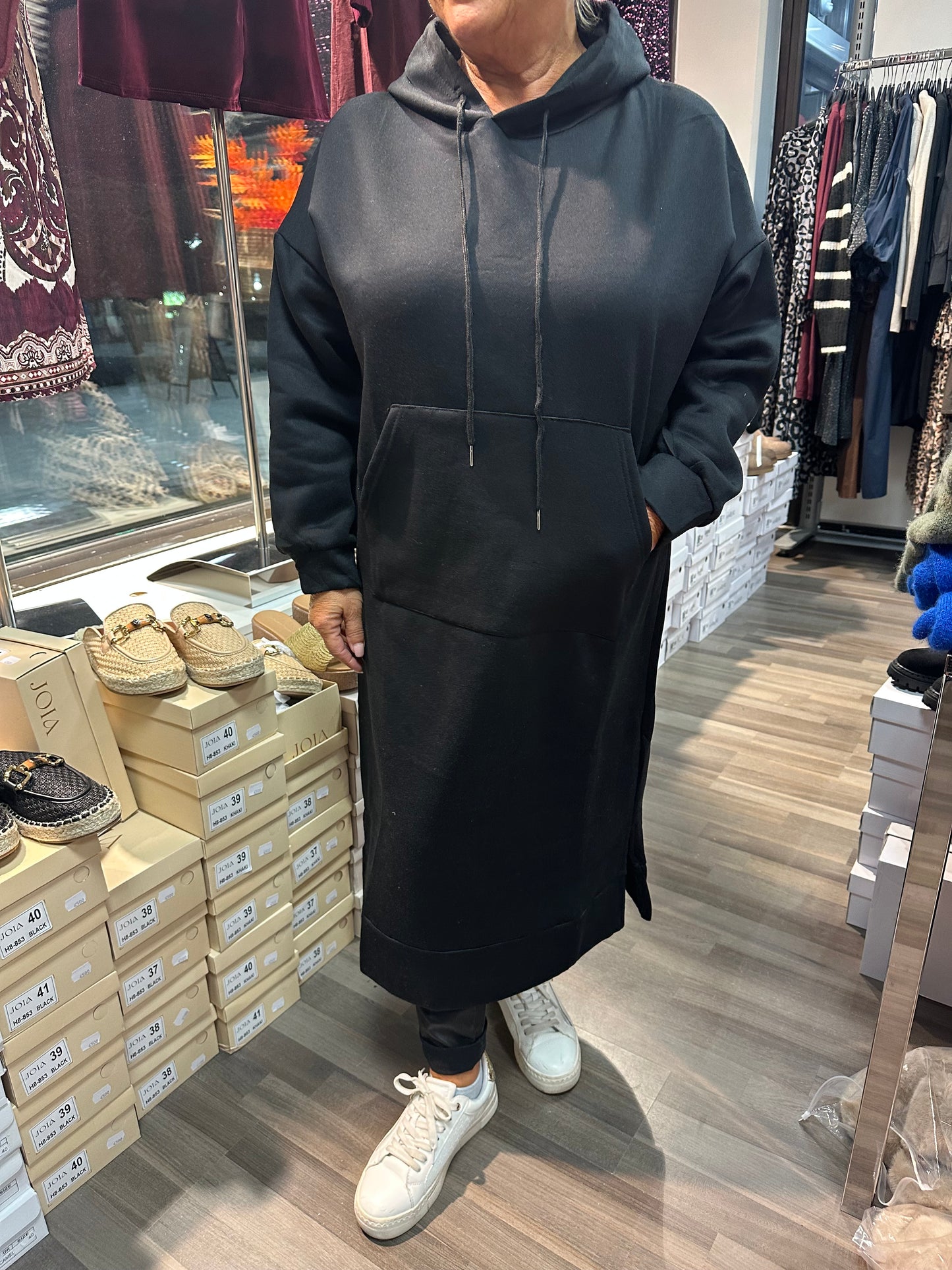 Pitkä hupparimekko musta