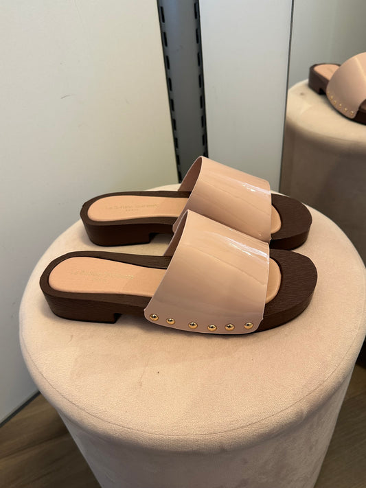 Puukenkätyyliset sandaalit blush