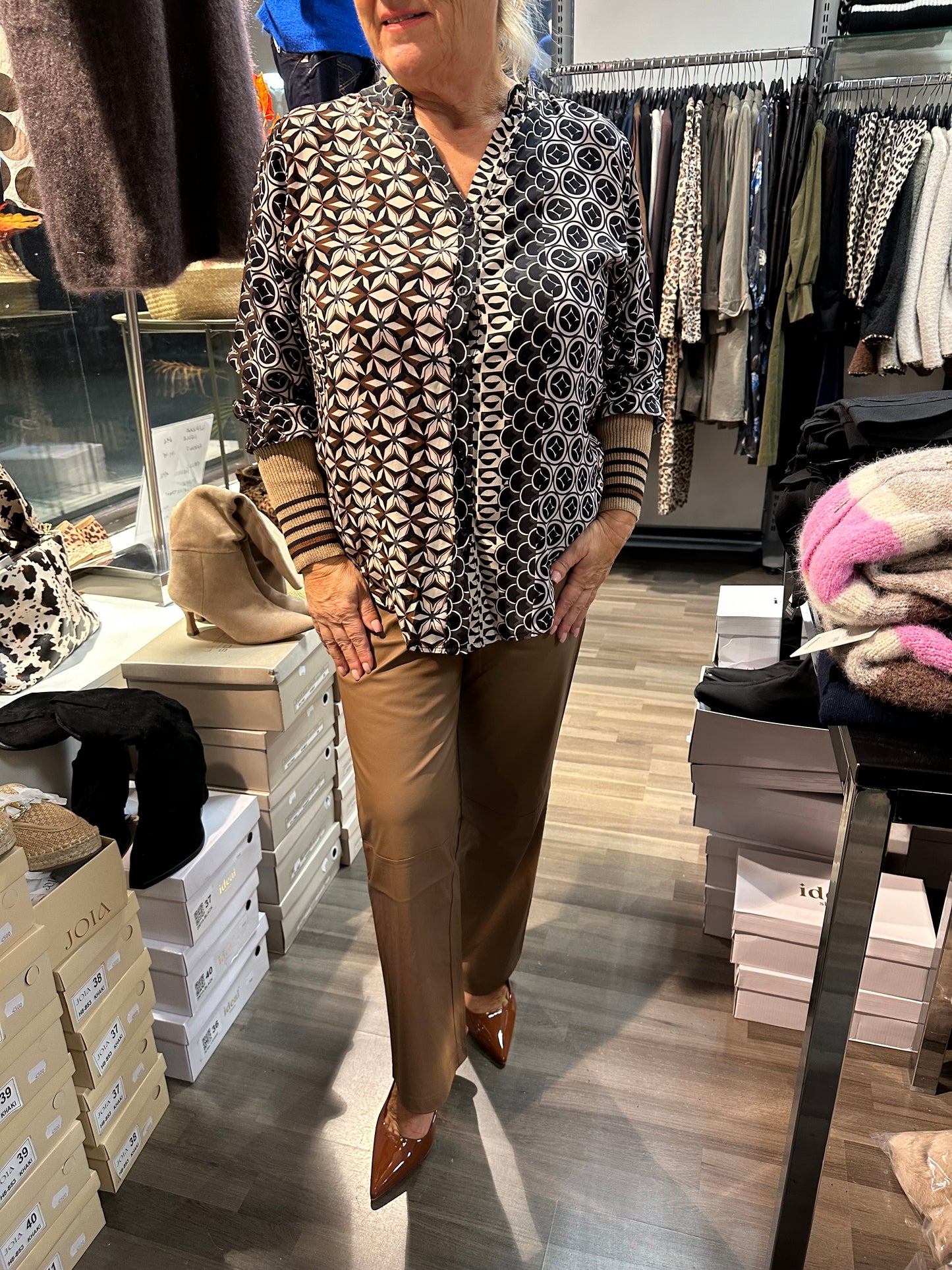 Viskoosipusero resorihihoilla