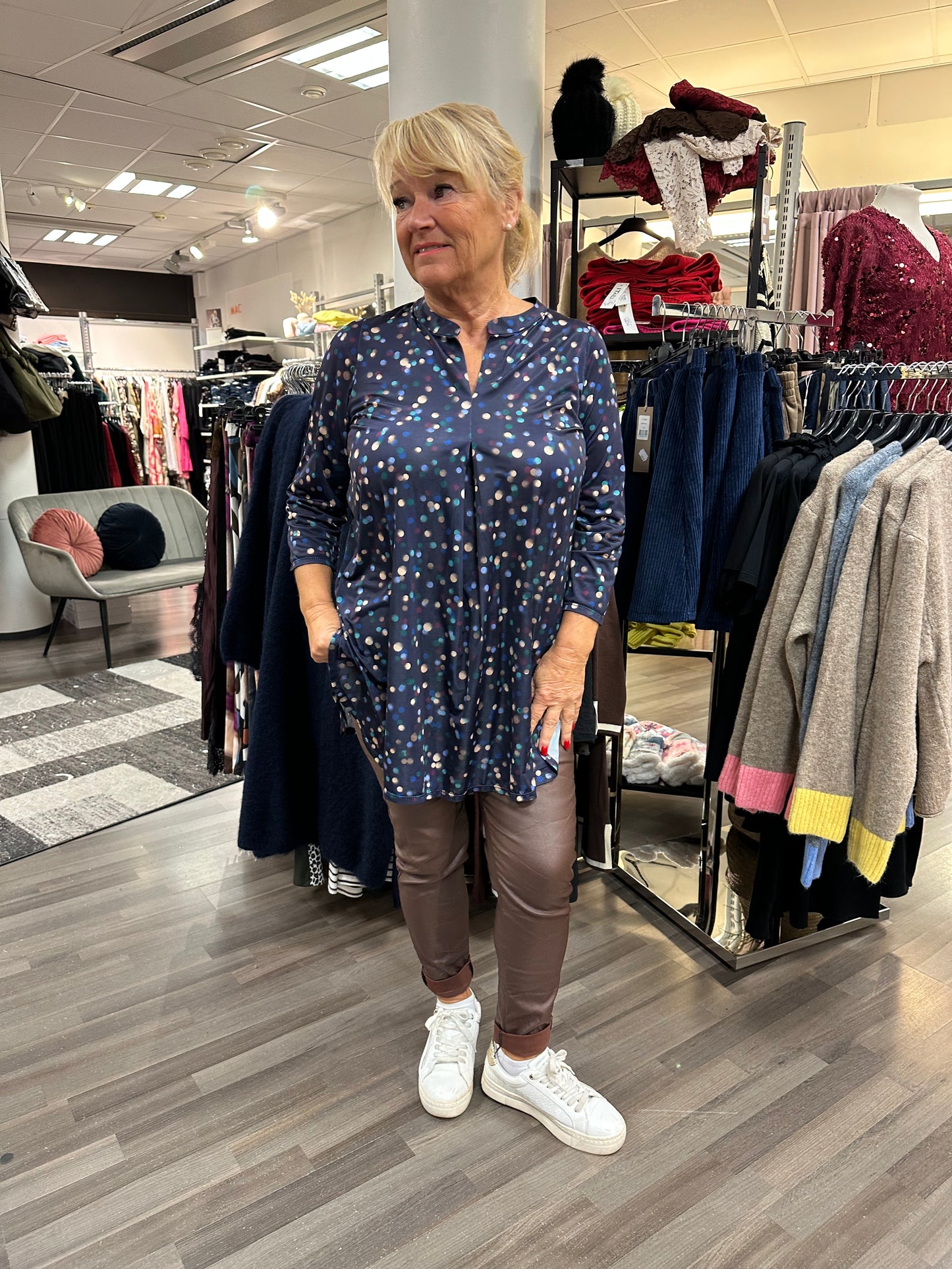 Liukaspintainen tunika