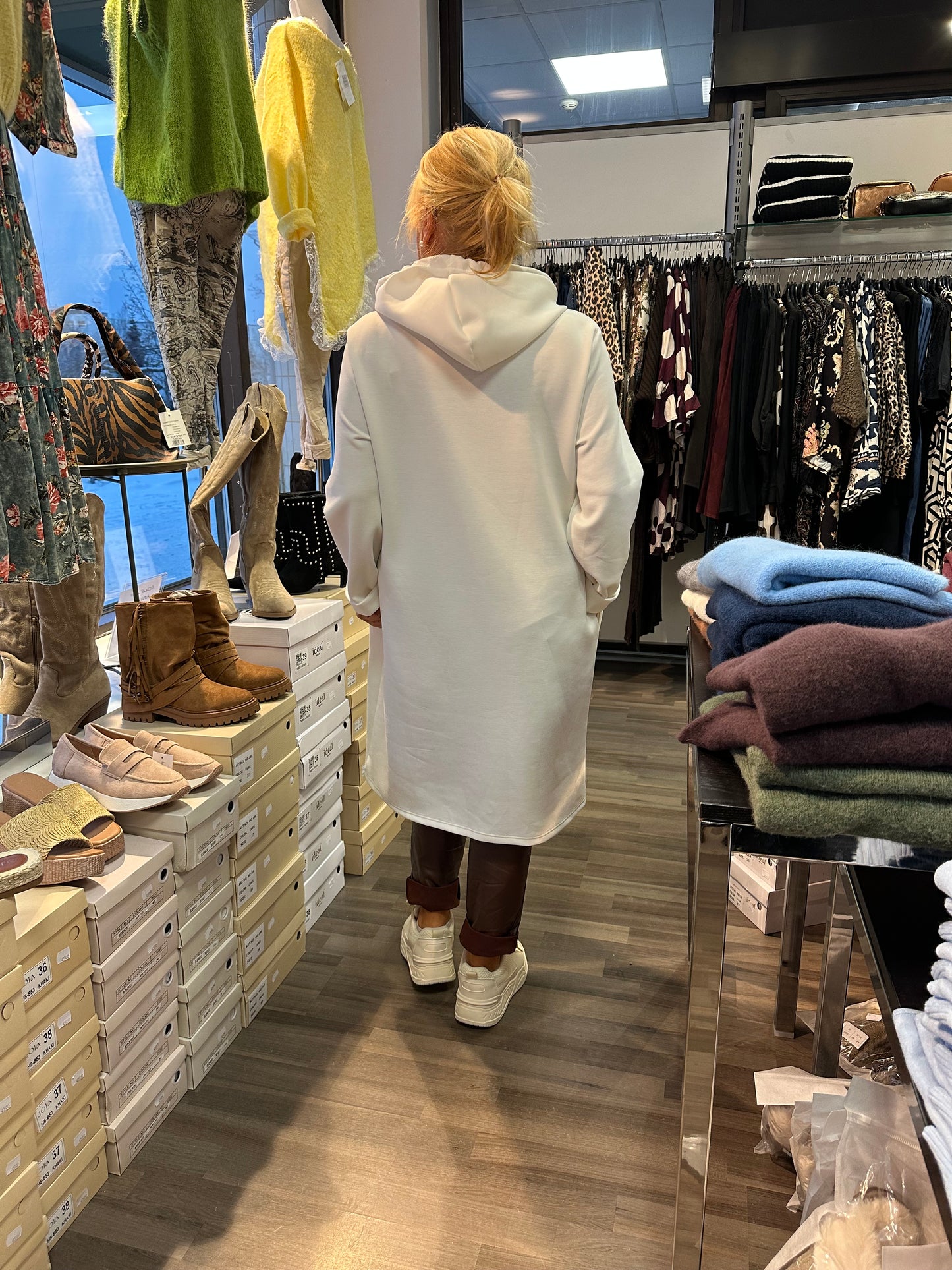 Mikki hupparimekko valkoinen