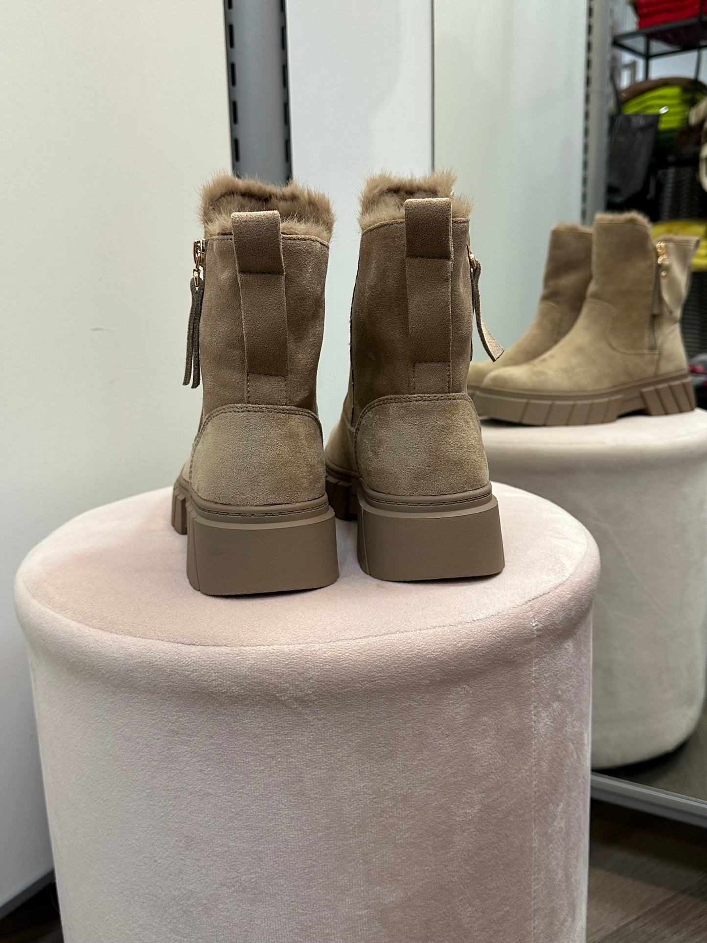 Keinomokkaiset nilkkurit