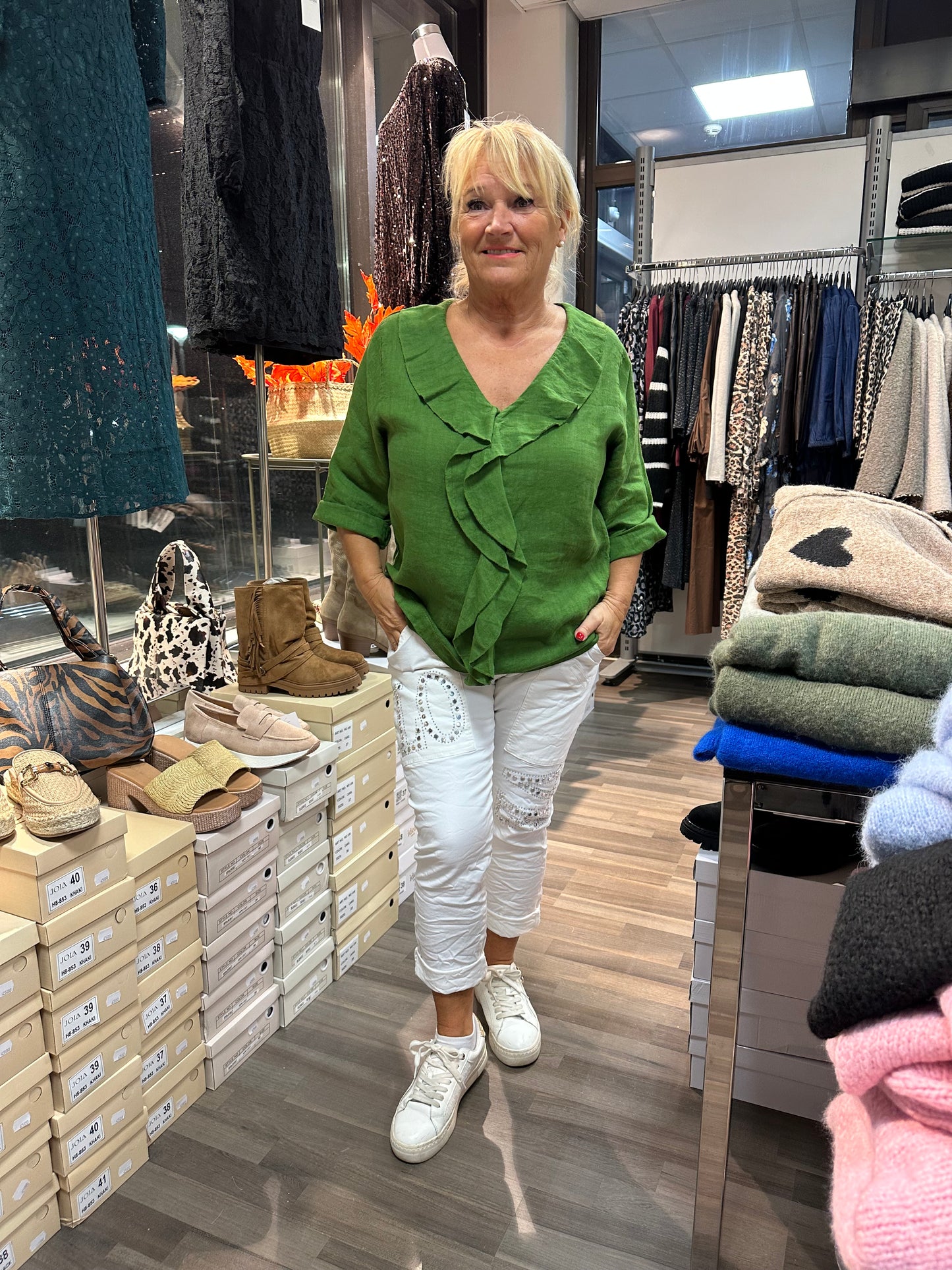 Pellavapusero röyhelöllä Oliivi