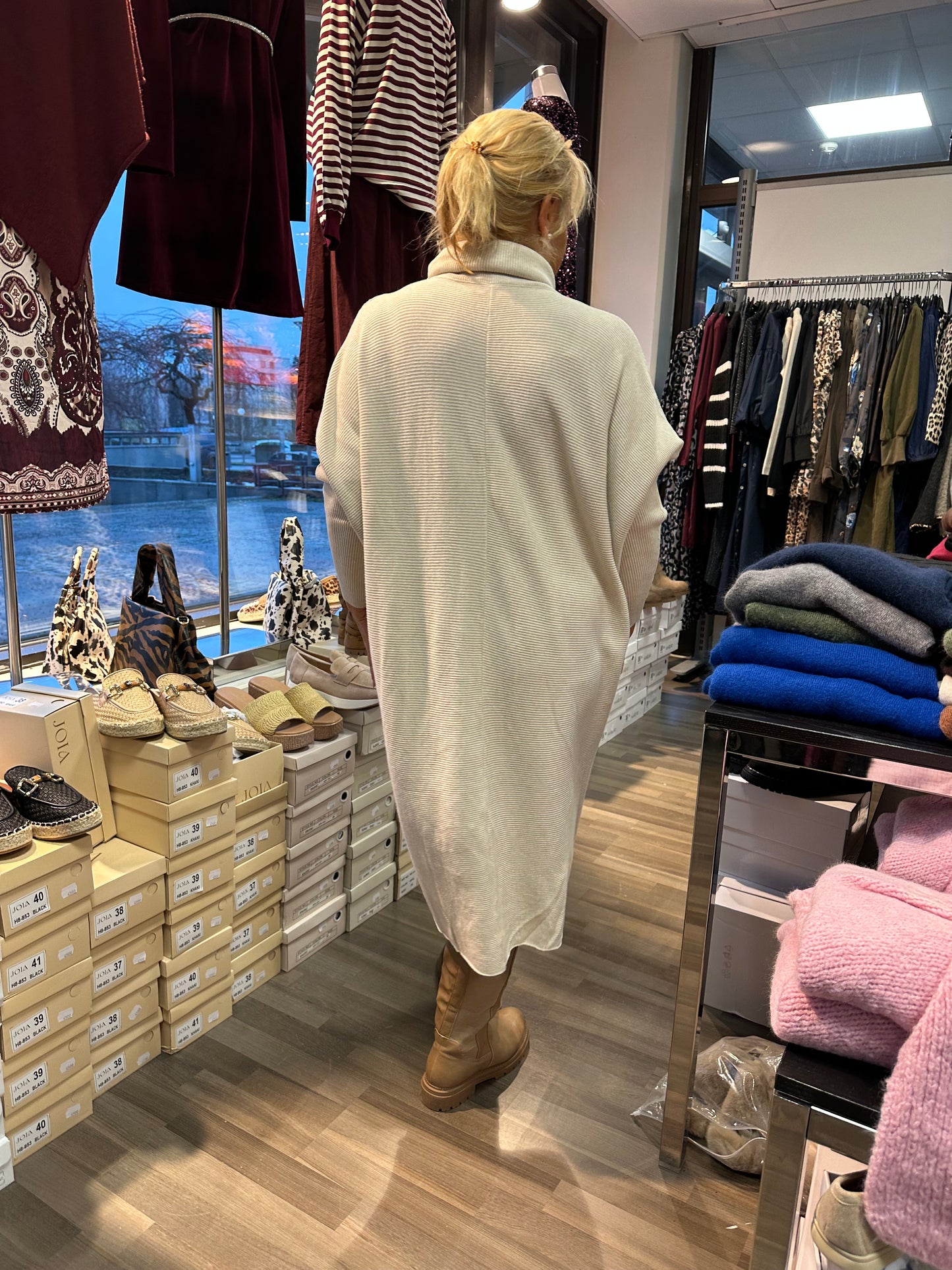 Oversize neuletunika luonnonvalkoinen