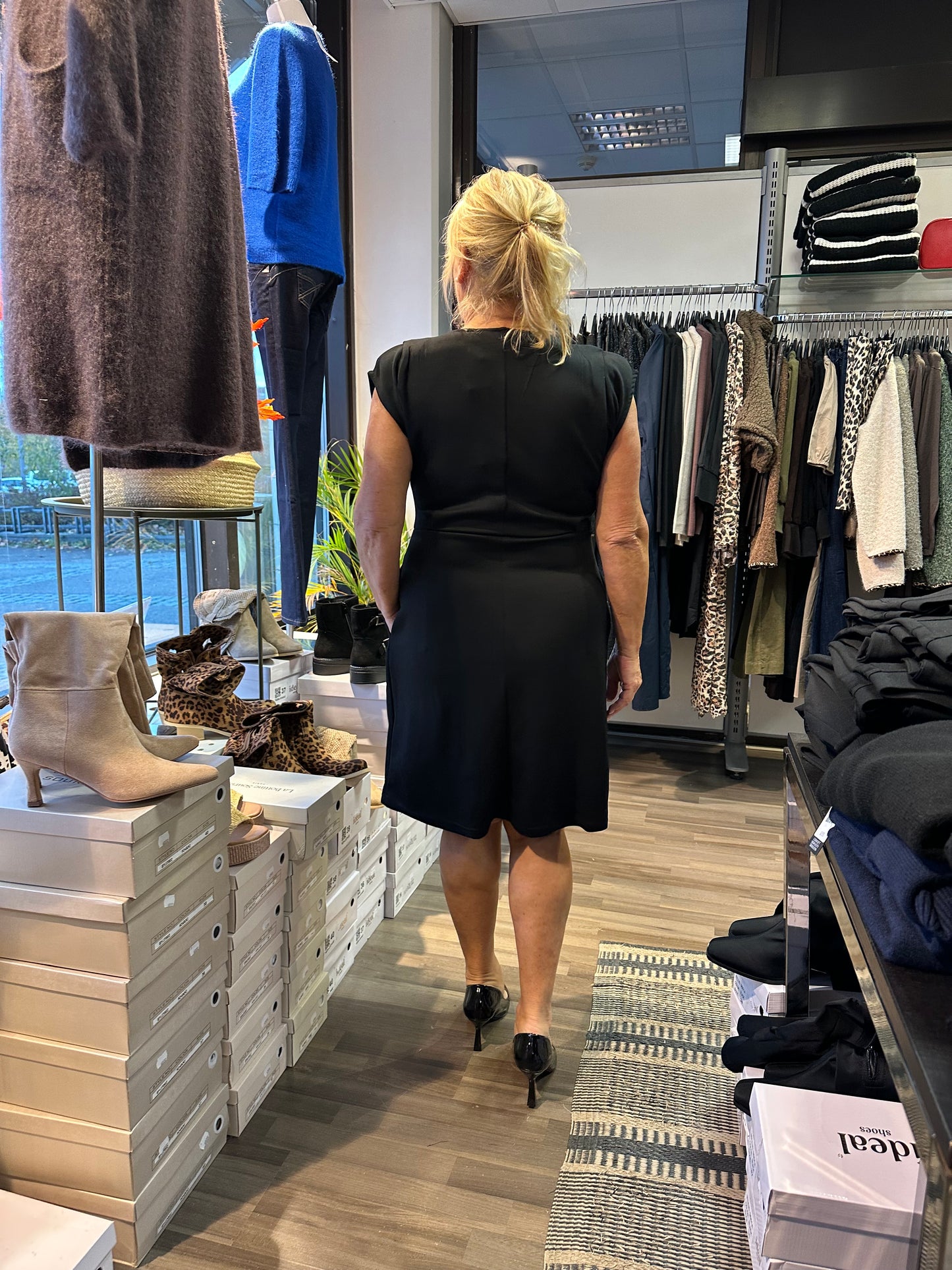 Trikoinen pikkumekko