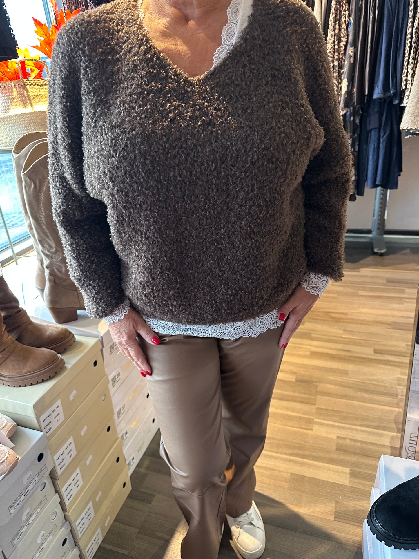 Bouclee neule ruskea