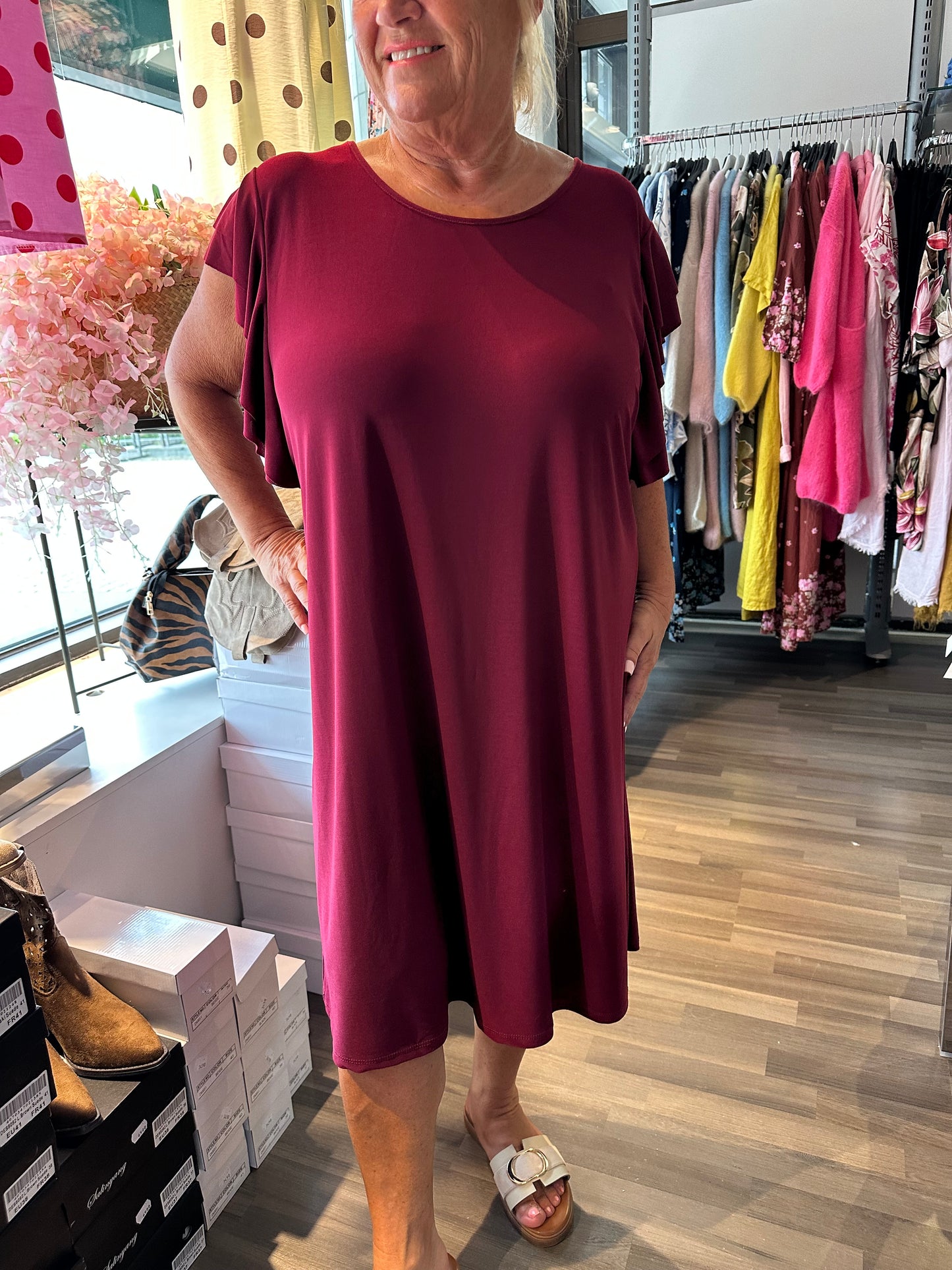 Plussize tunika/mekko röyhelöhihoilla (5 väriä)