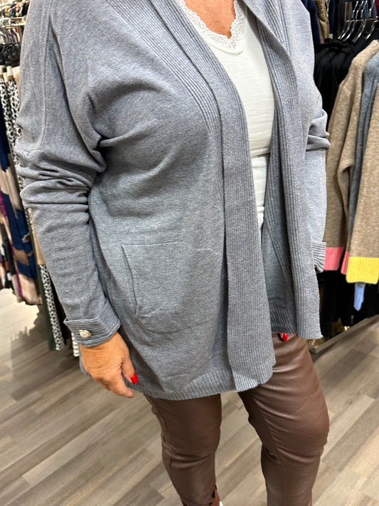 Neuletakki helmikoristeella harmaa