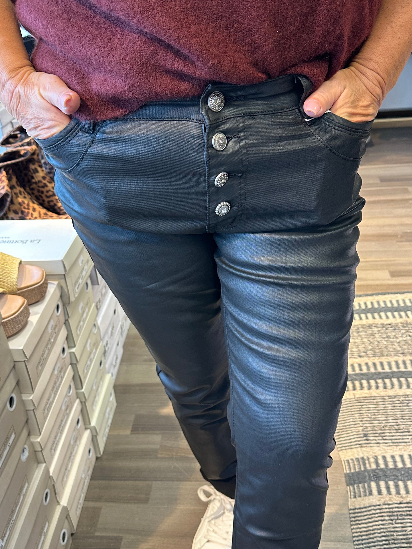 Keinonahkahousut musta