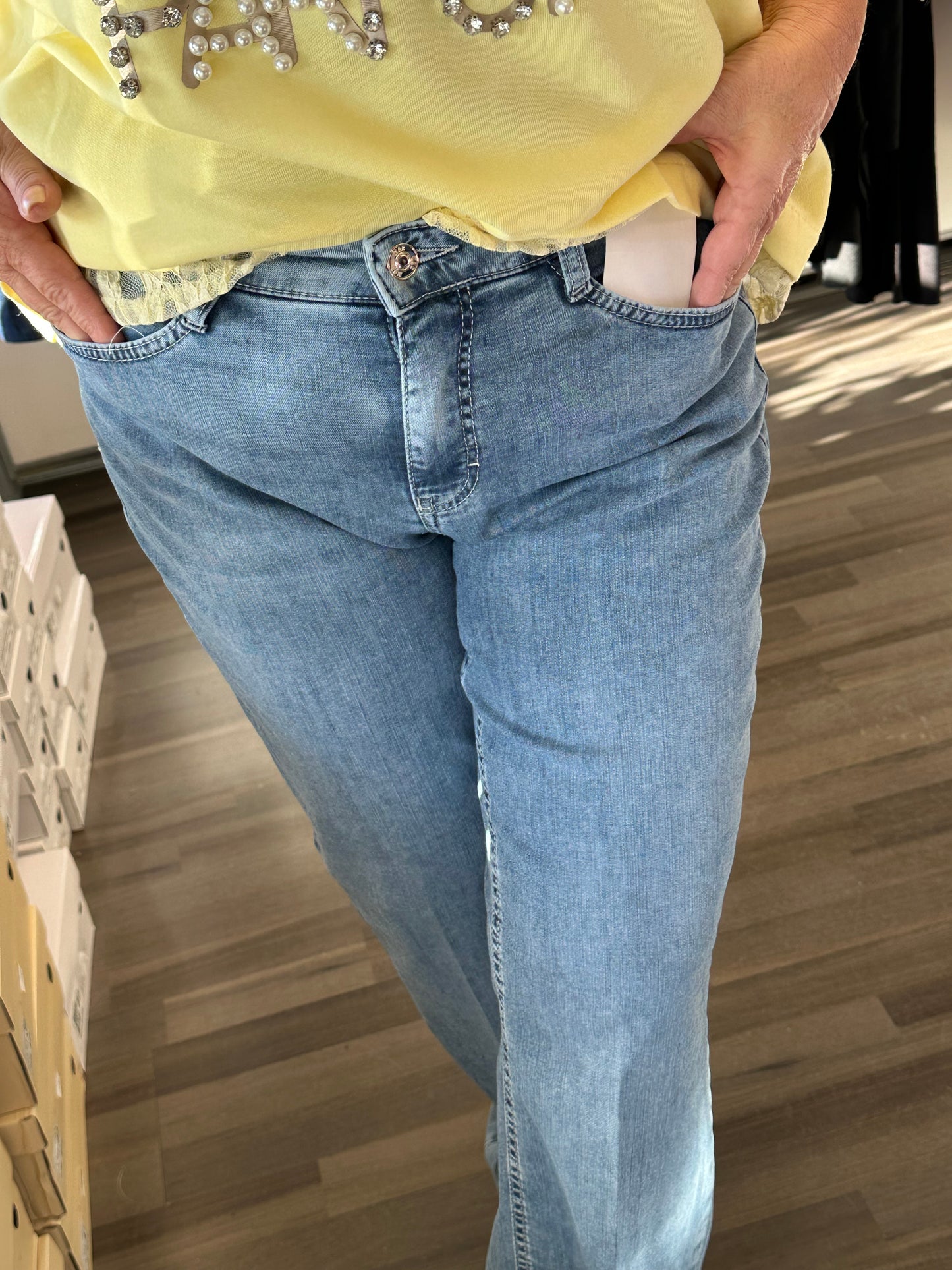 Suoralahkeinen farkku Laura