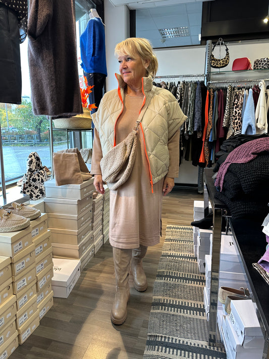 Kevyt toppaliivi beessi