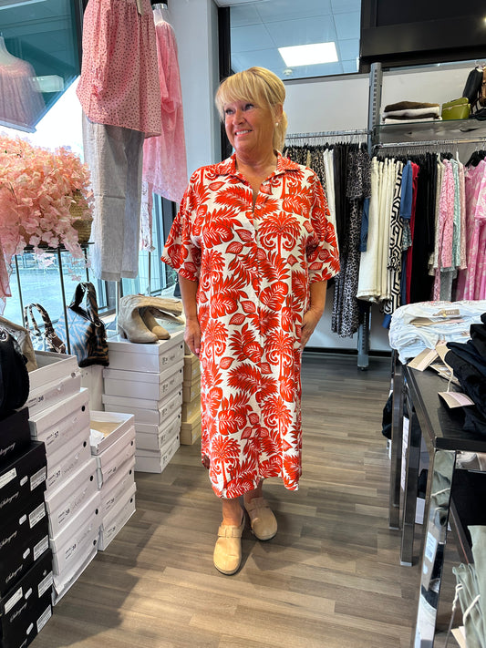 Kuviollinen paitamekko punainen