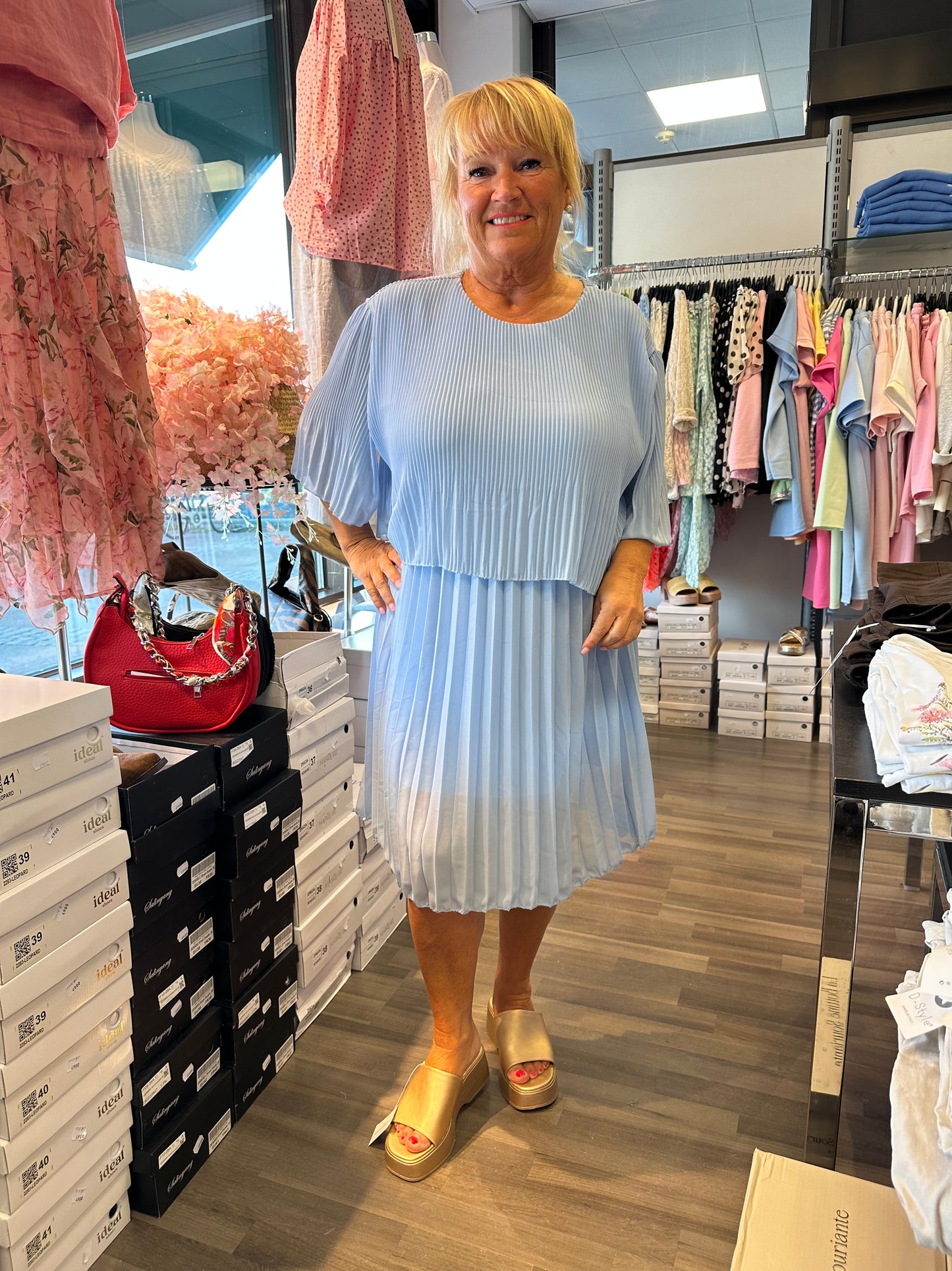 Plussize pliseerattu mekko (4 väriä)