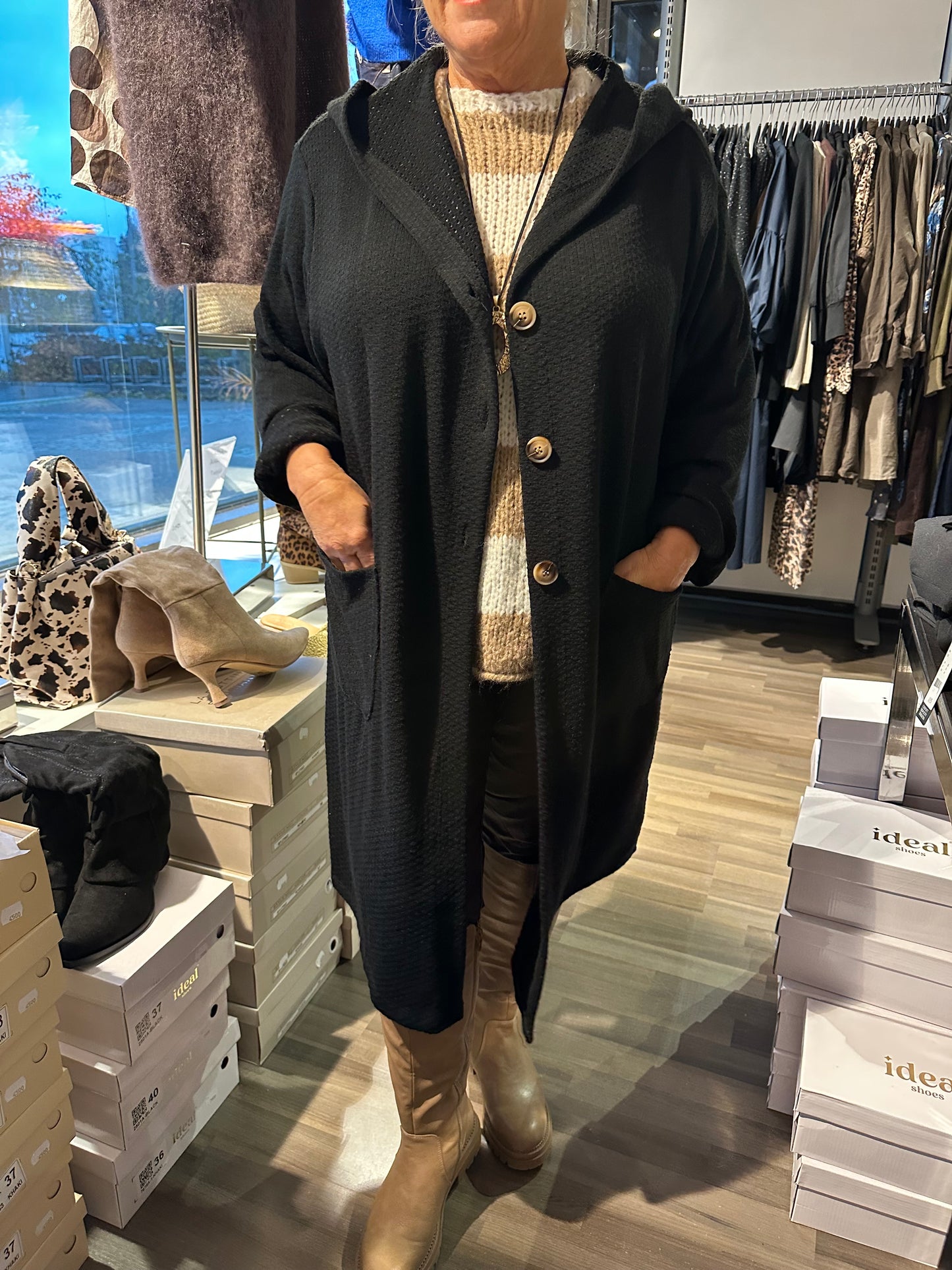 Plussize neulosjakku musta