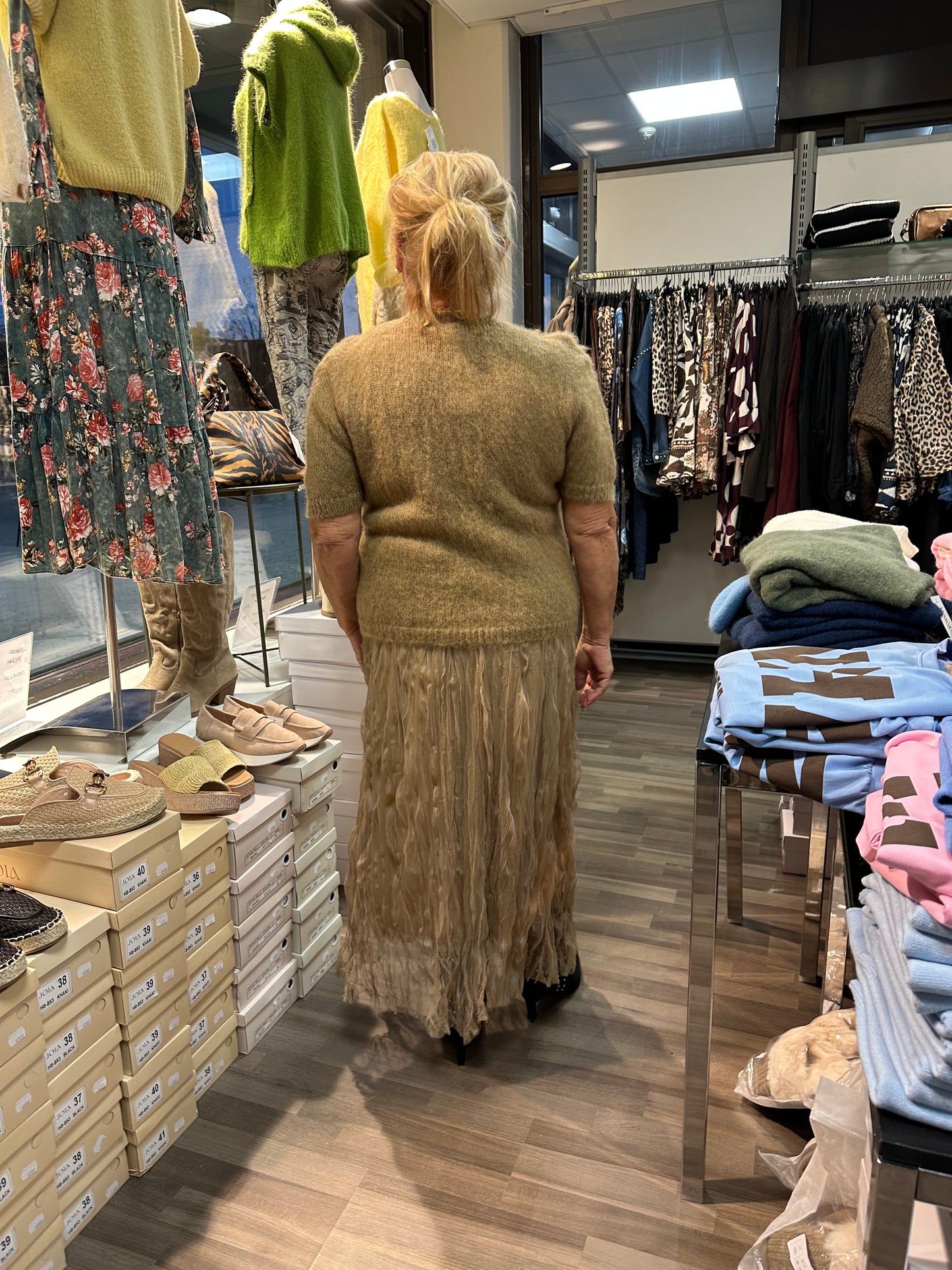 Kid mohair neule lyhyillä hihoilla kameli