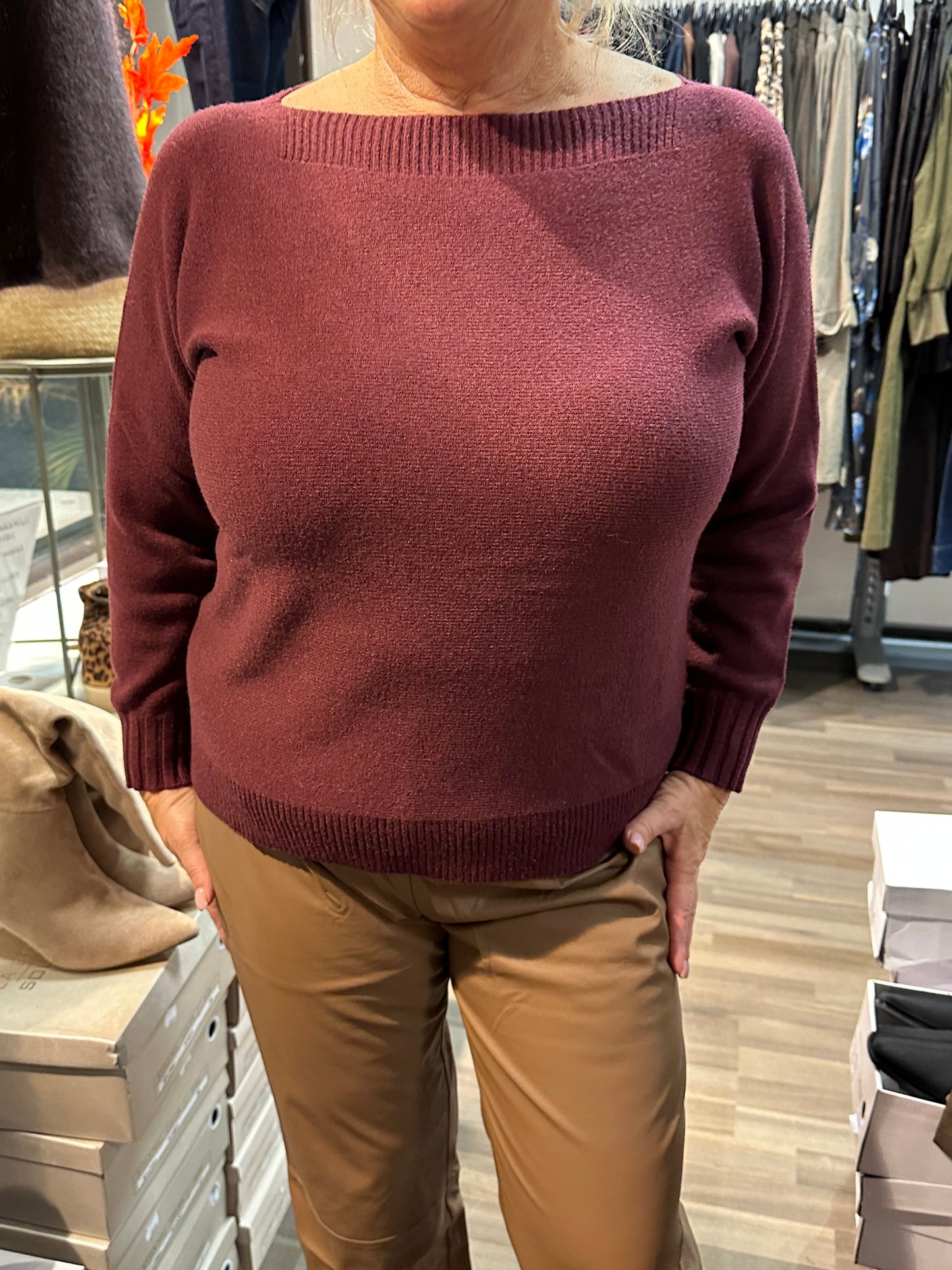 Neulepusero venepääntiellä viininpunainen