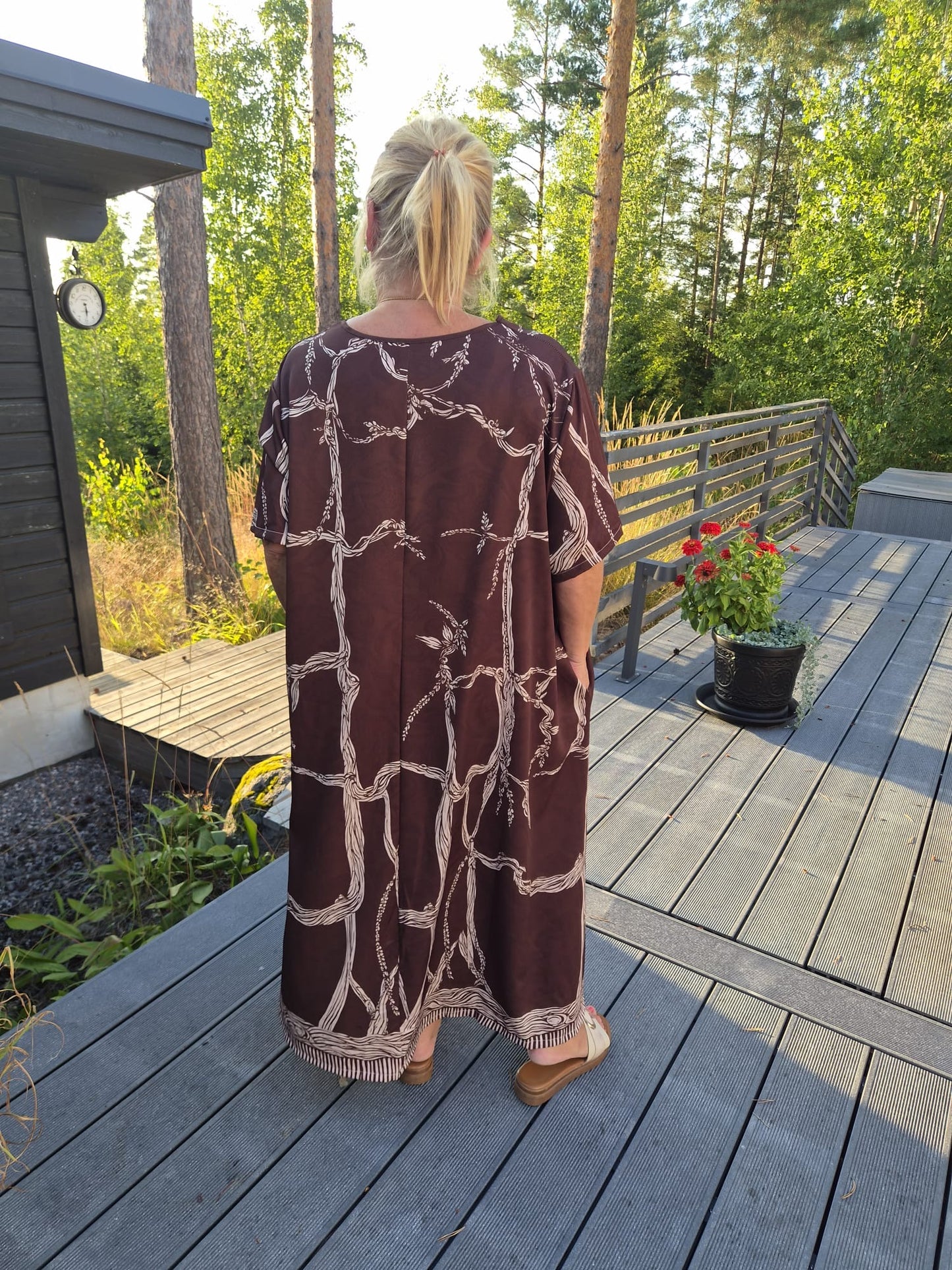 Plussize kuviollinen mekko (4 väriä)