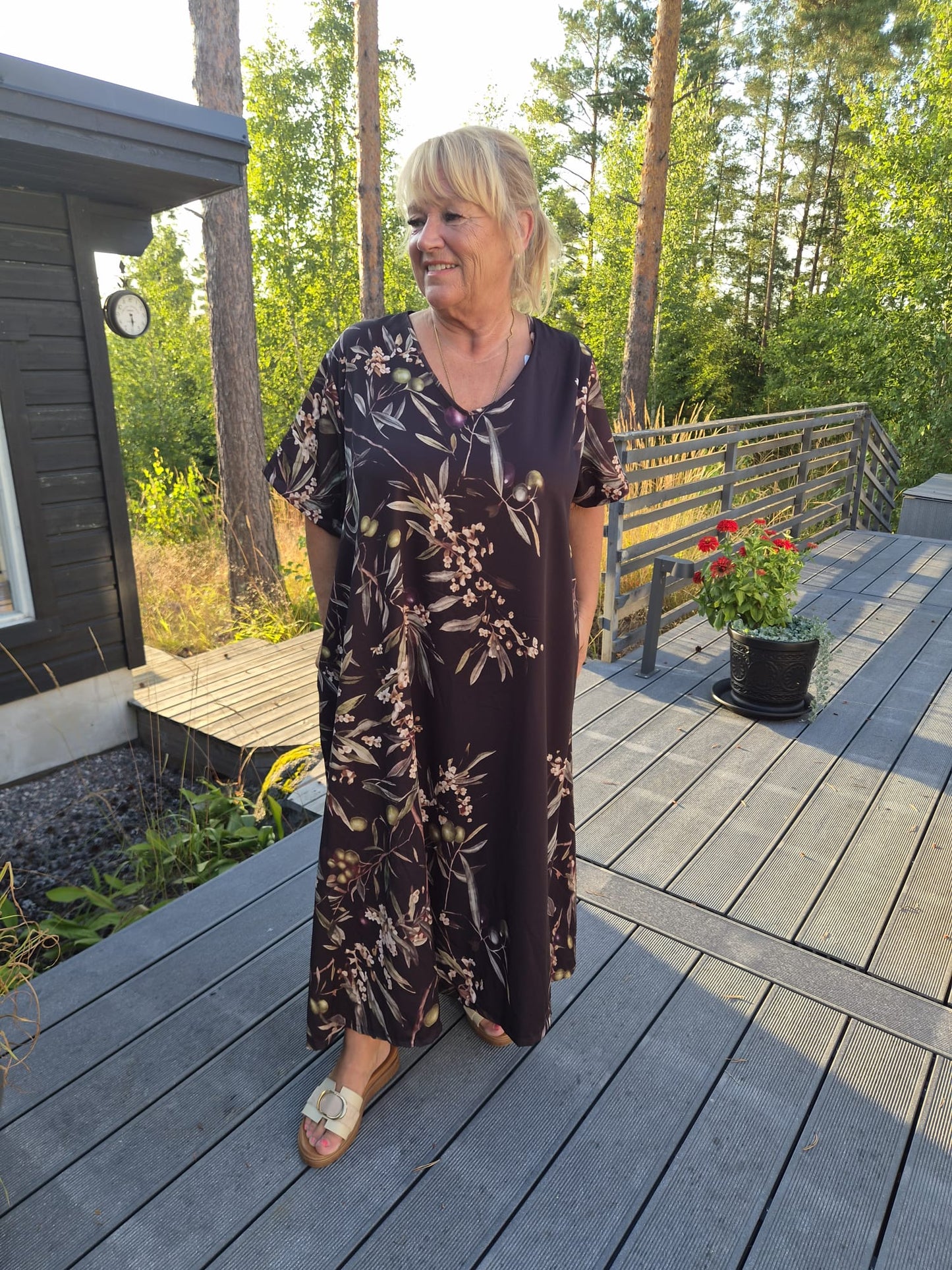 Plussize kuviollinen mekko (4 väriä)