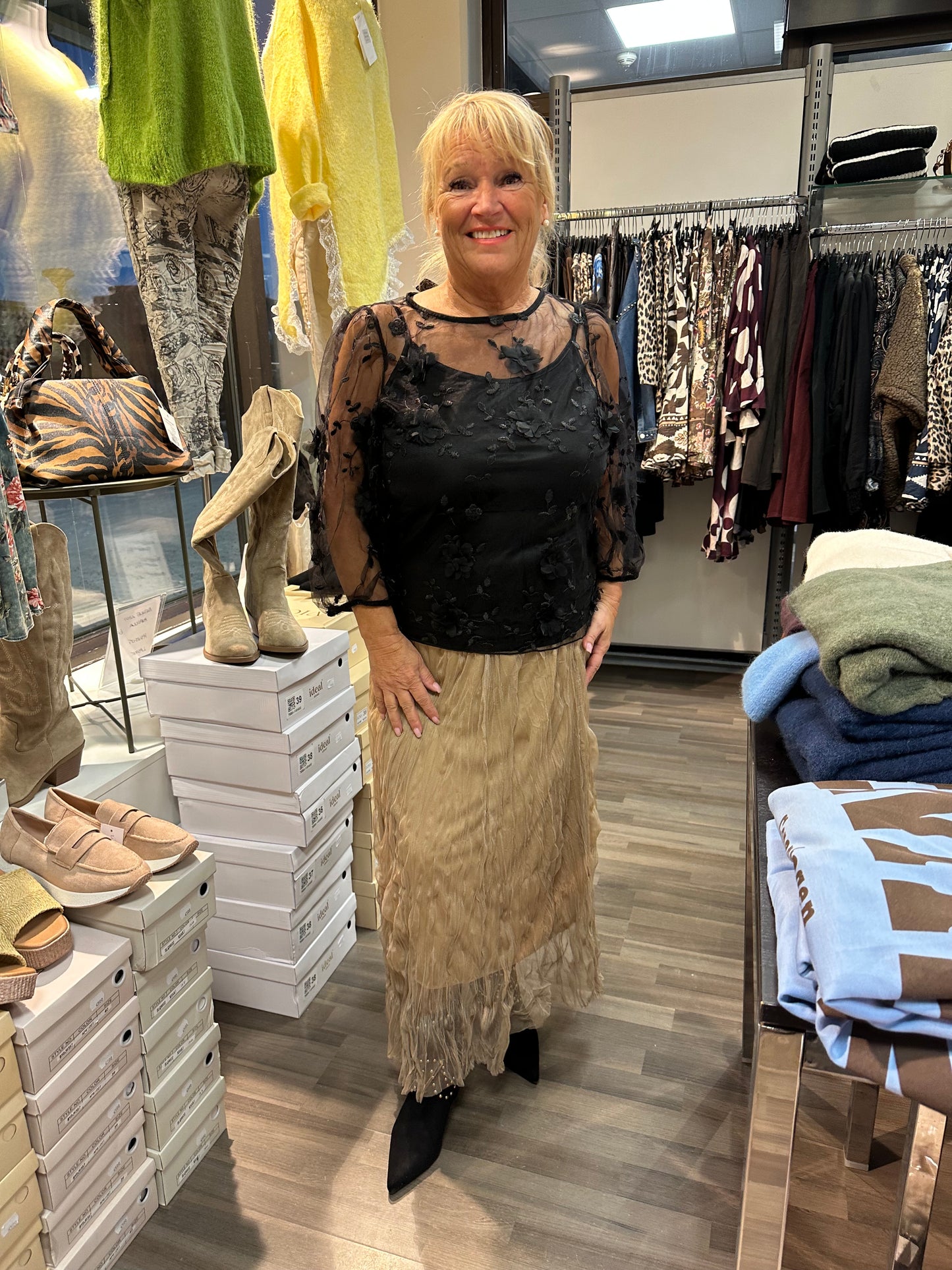 Florence pusero musta