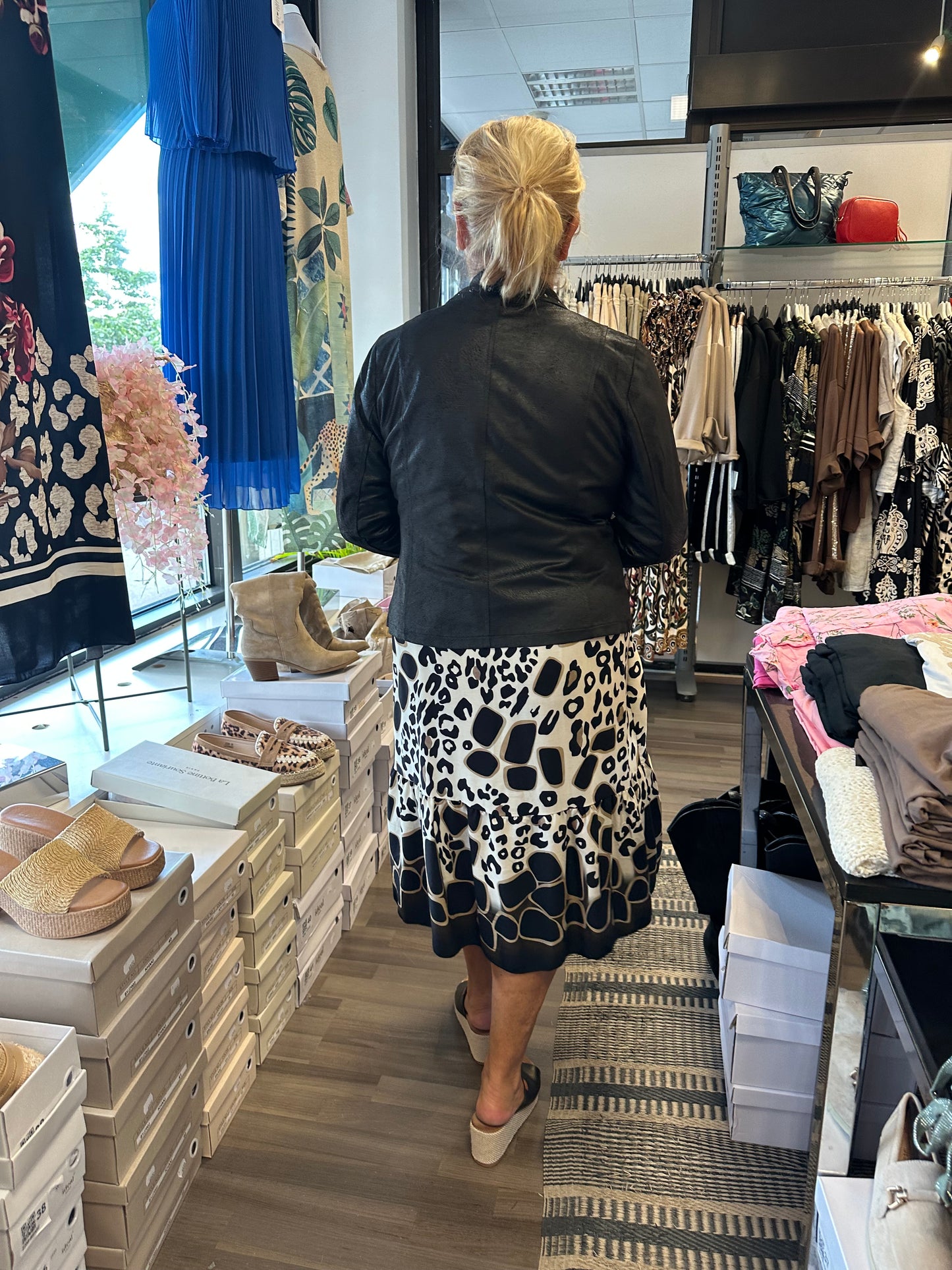 Keinonahkainen jakku musta