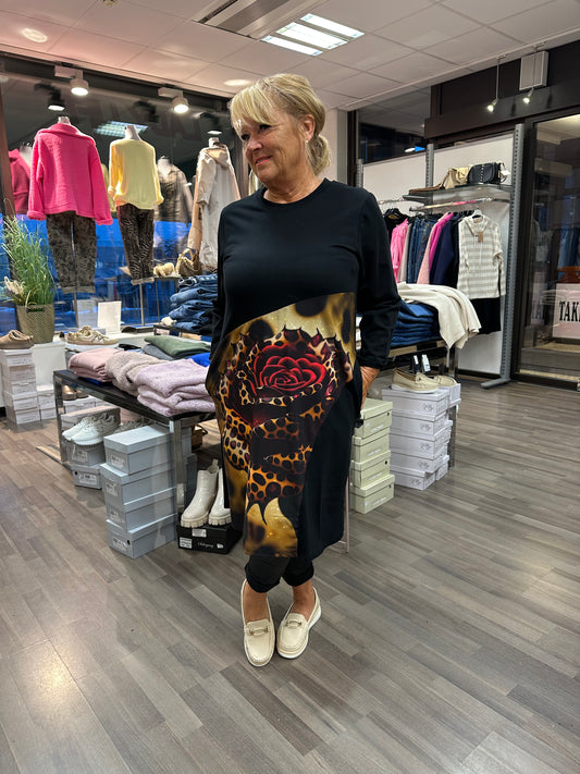 Trikoomekko kukkakuviolla