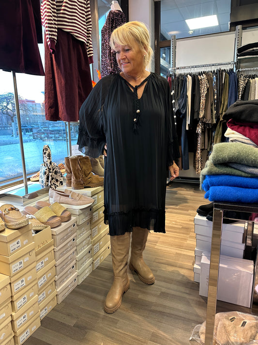 Plussize sifonkitunika/mekko musta